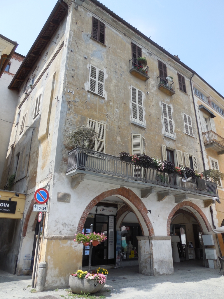 Casa in Piazza Santarosa, 4, 5