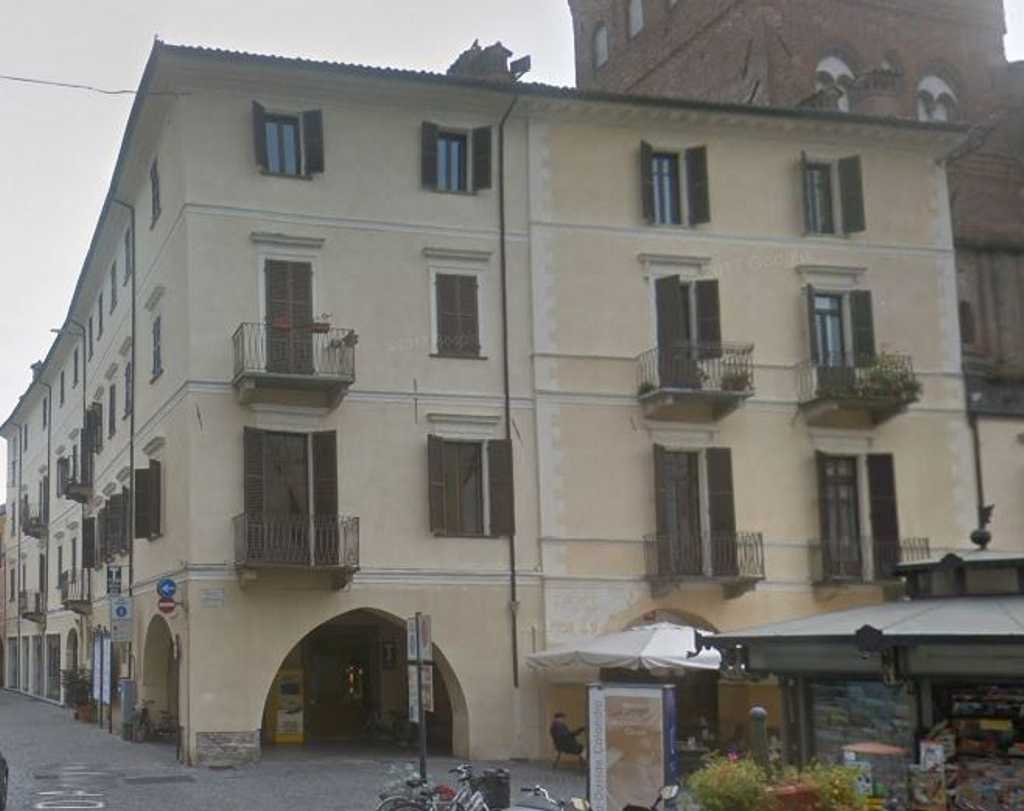 Casa in Piazza Santarosa, 43, 44, 45