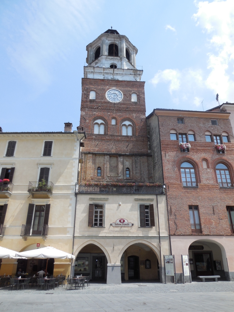 Casa in Piazza Santarosa, 46,47