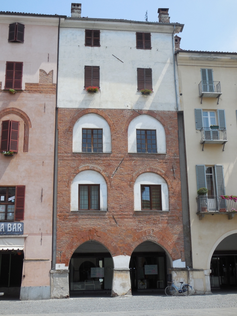 Casa in Piazza Santarosa, 51