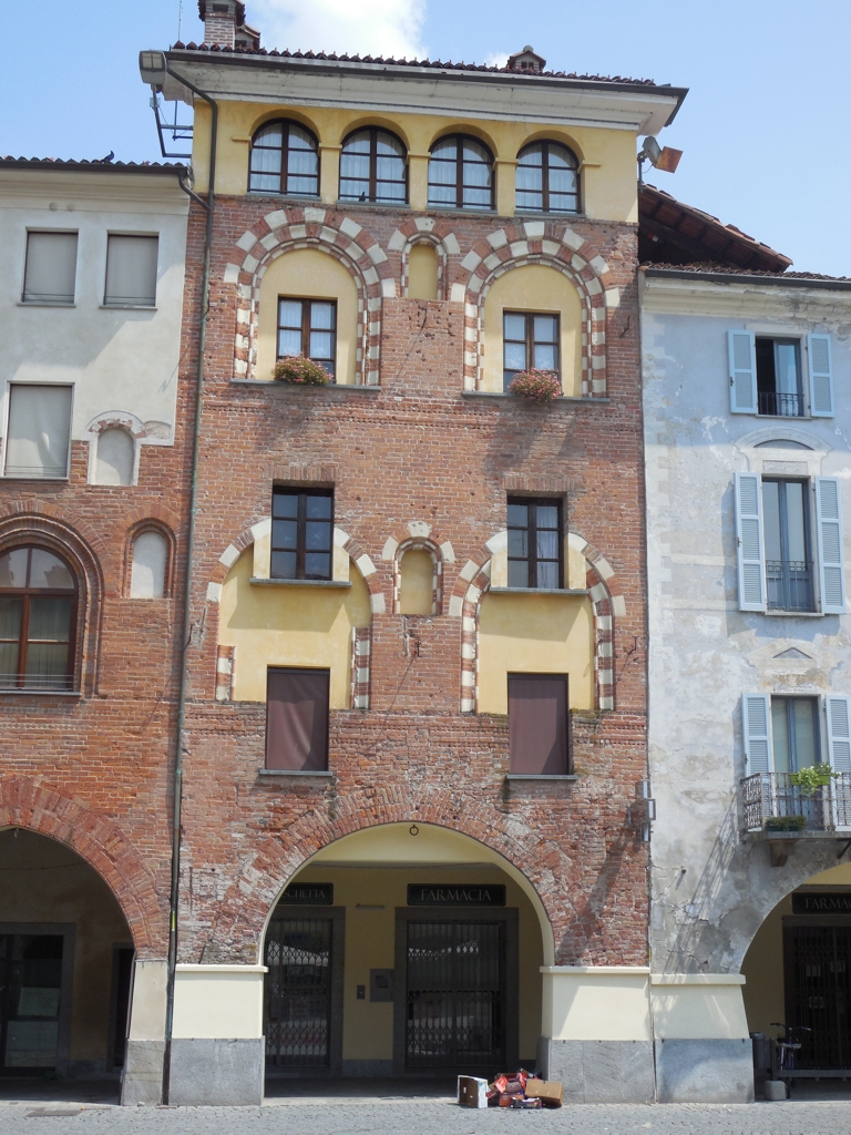 Casa in Piazza Santarosa, 64