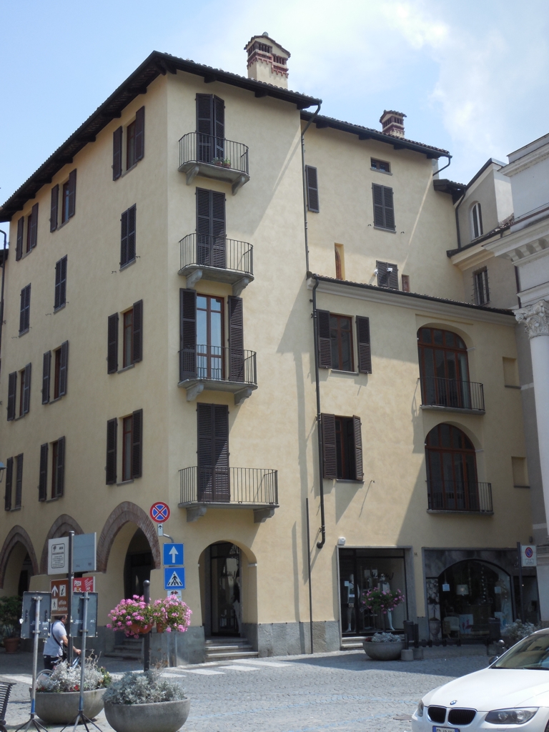 Casa in Piazza Santarosa, 66