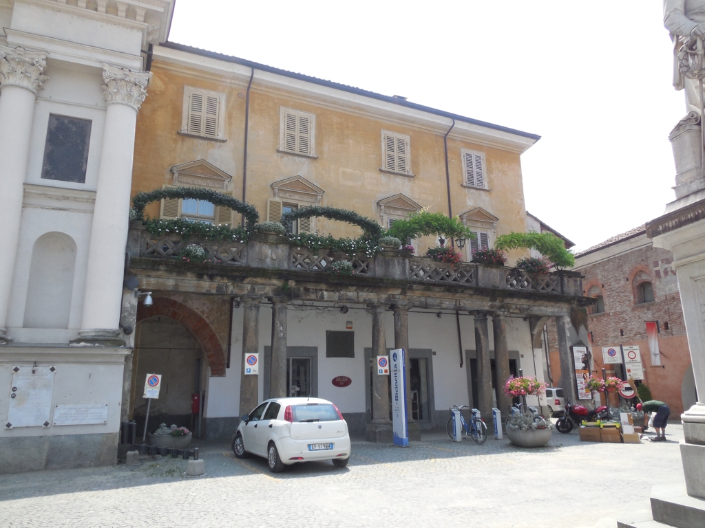 Casa in Piazza Santarosa, 67, 68