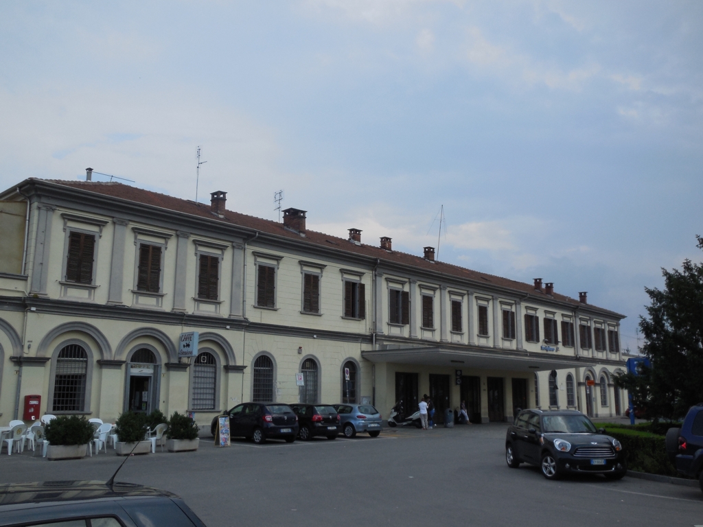 Stazione ferroviaria di Savigliano
