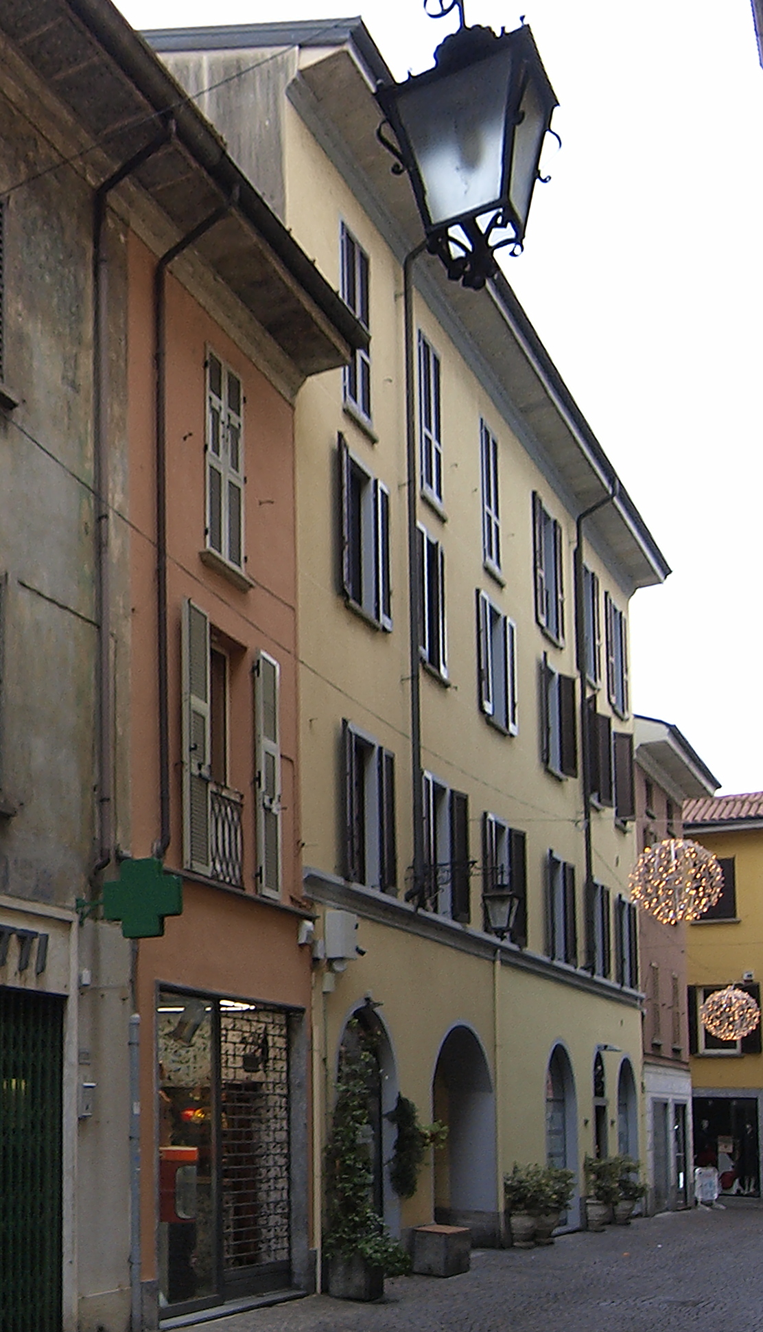 [casa in via Cavour, 106]