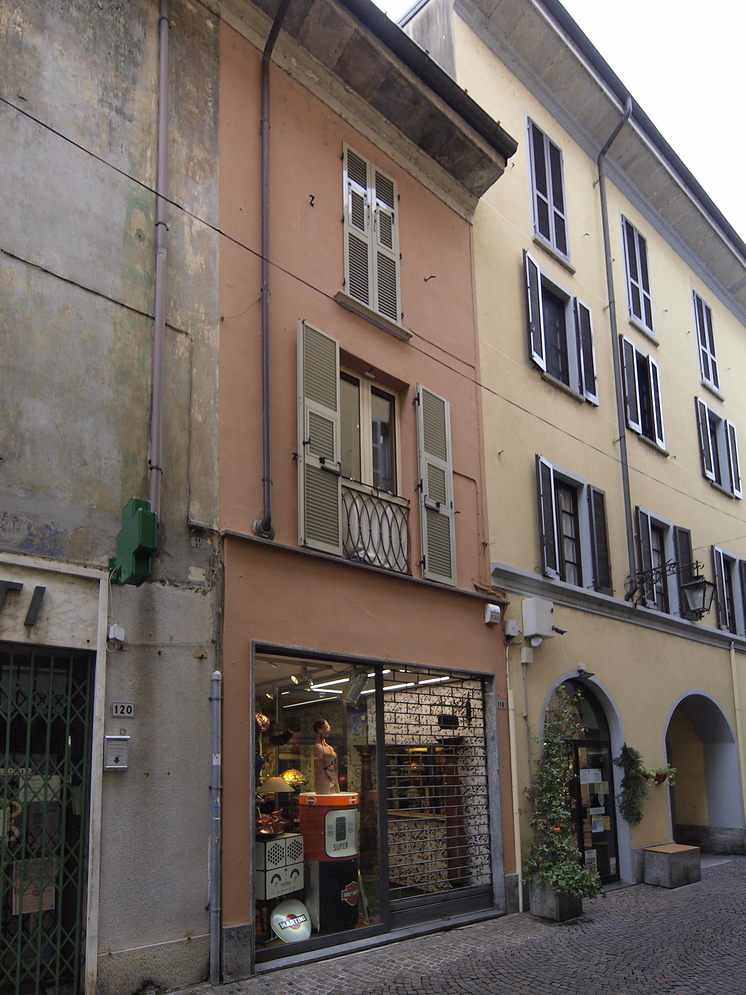[casa in via Cavour, 118]
