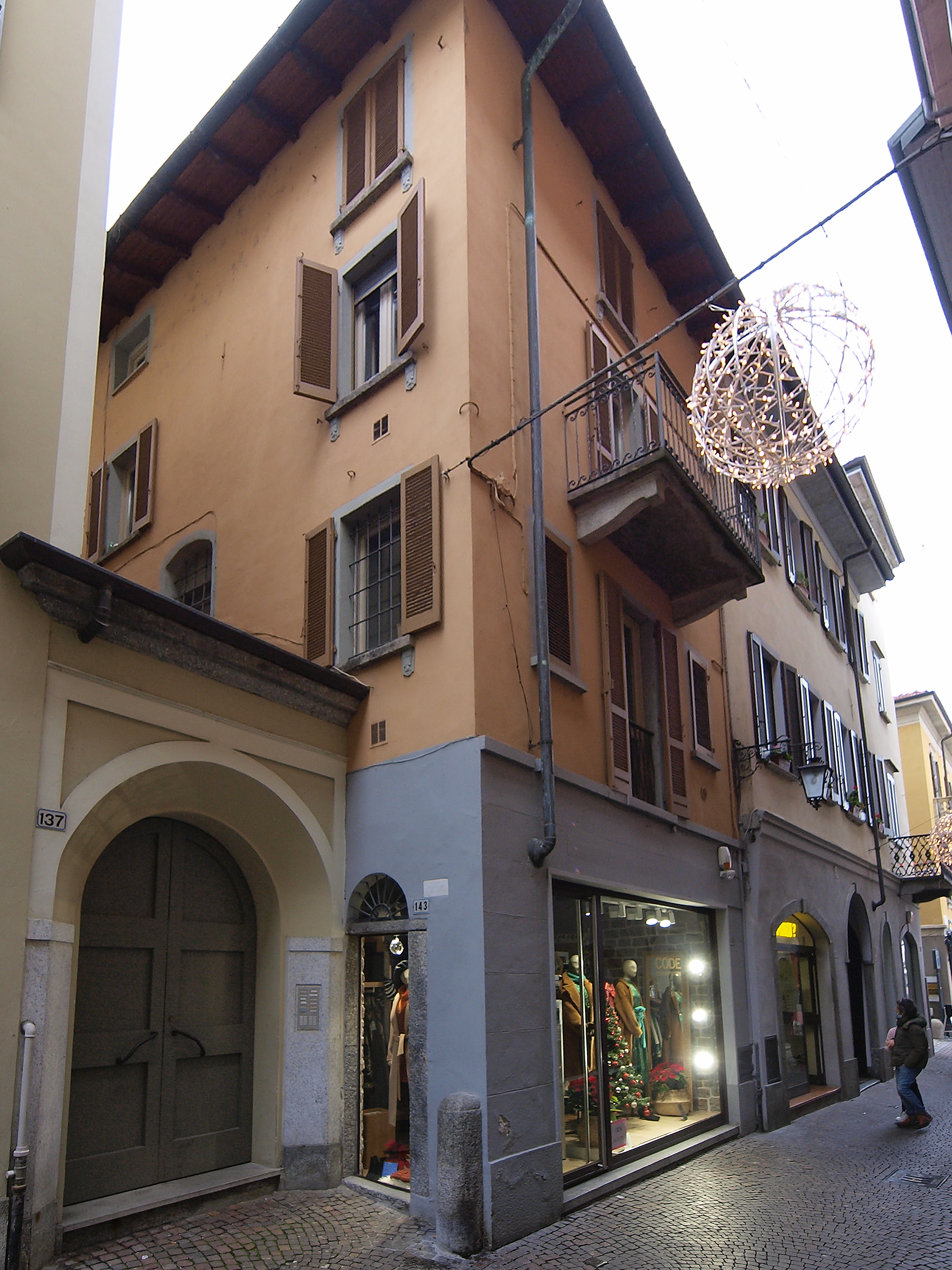 [casa in via Cavour, 143]