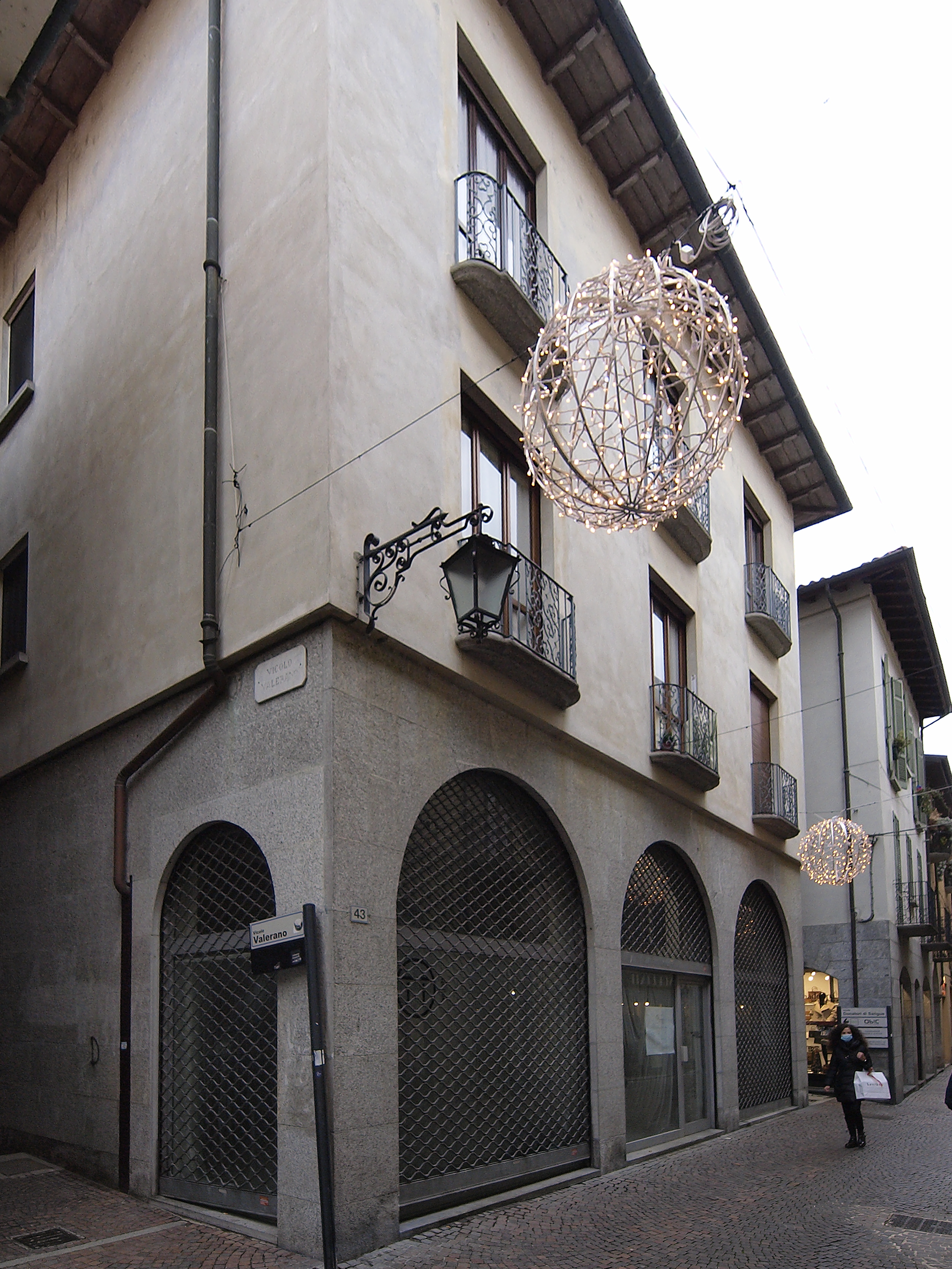 [casa in via Cavour, 43]