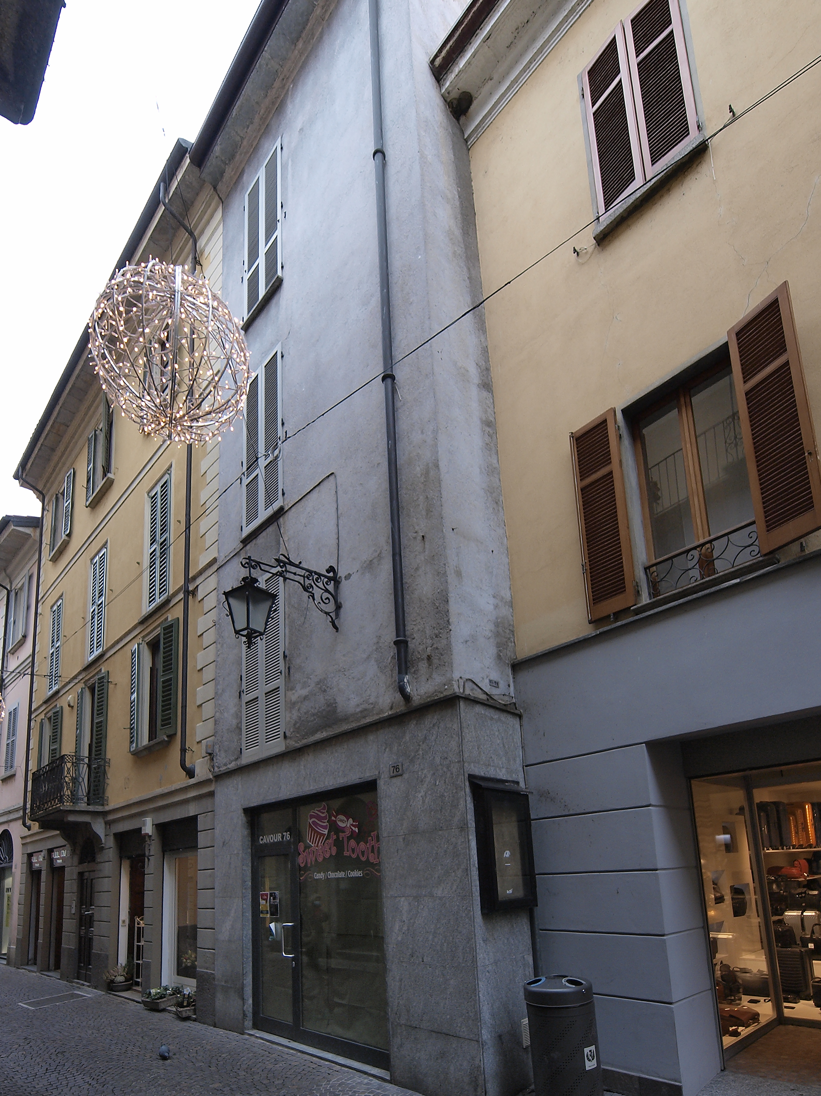 [casa in via Cavour, 76]