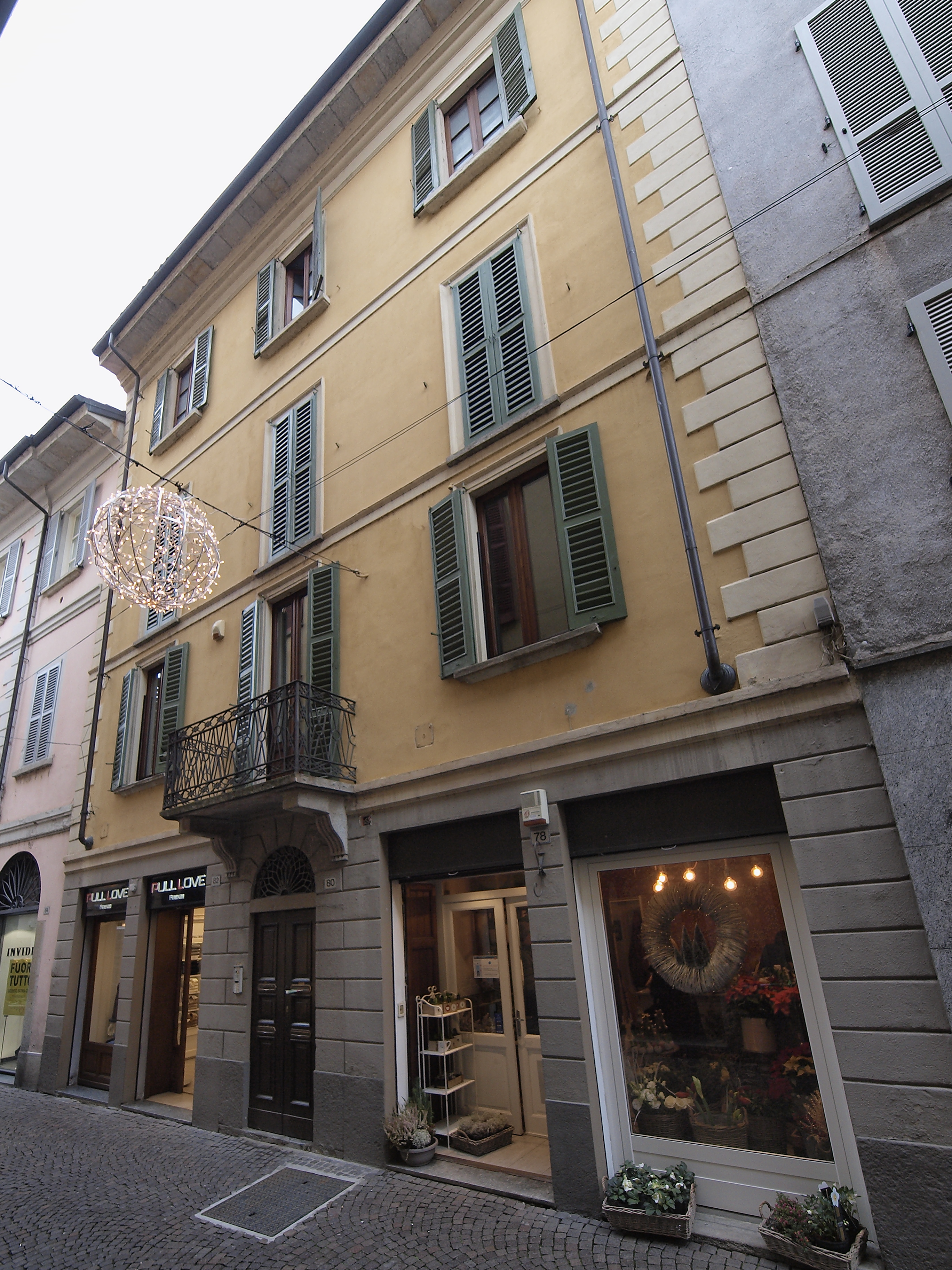 [casa in via Cavour, 80]