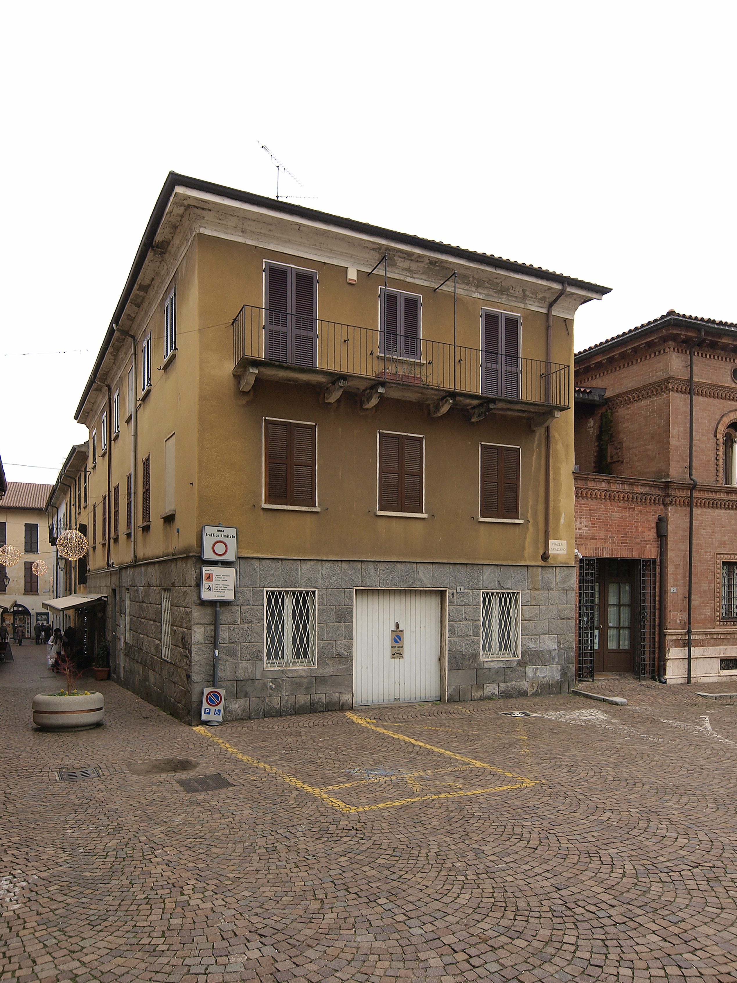 [casa in via Cesare Battisti, 15]