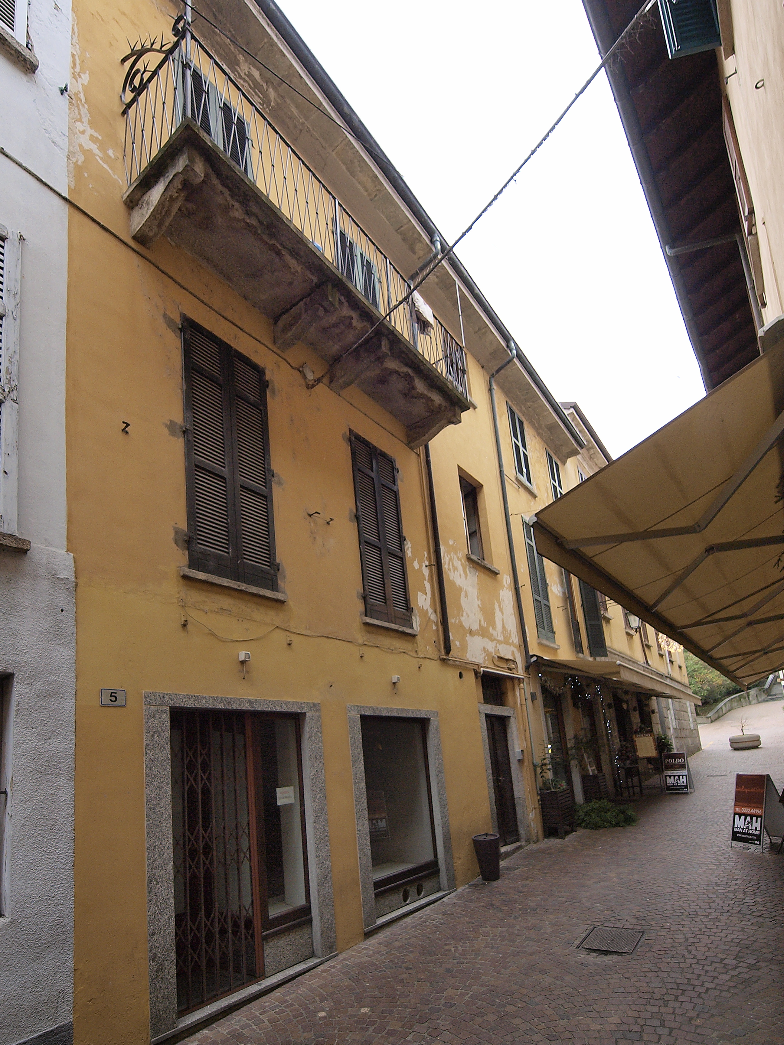 [casa in via Cesare Battisti]