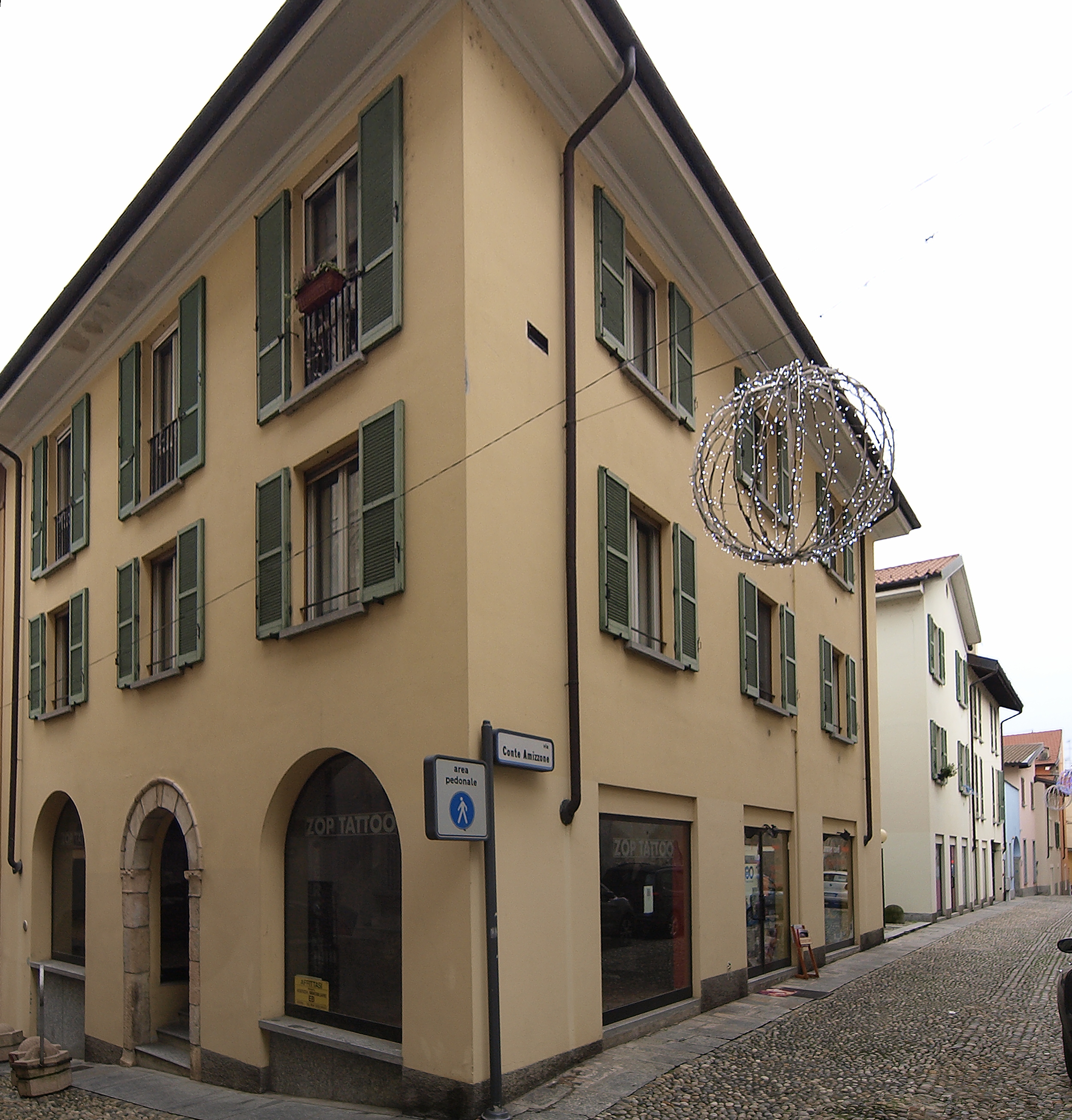 [casa in via Conte Amizzone, 10]
