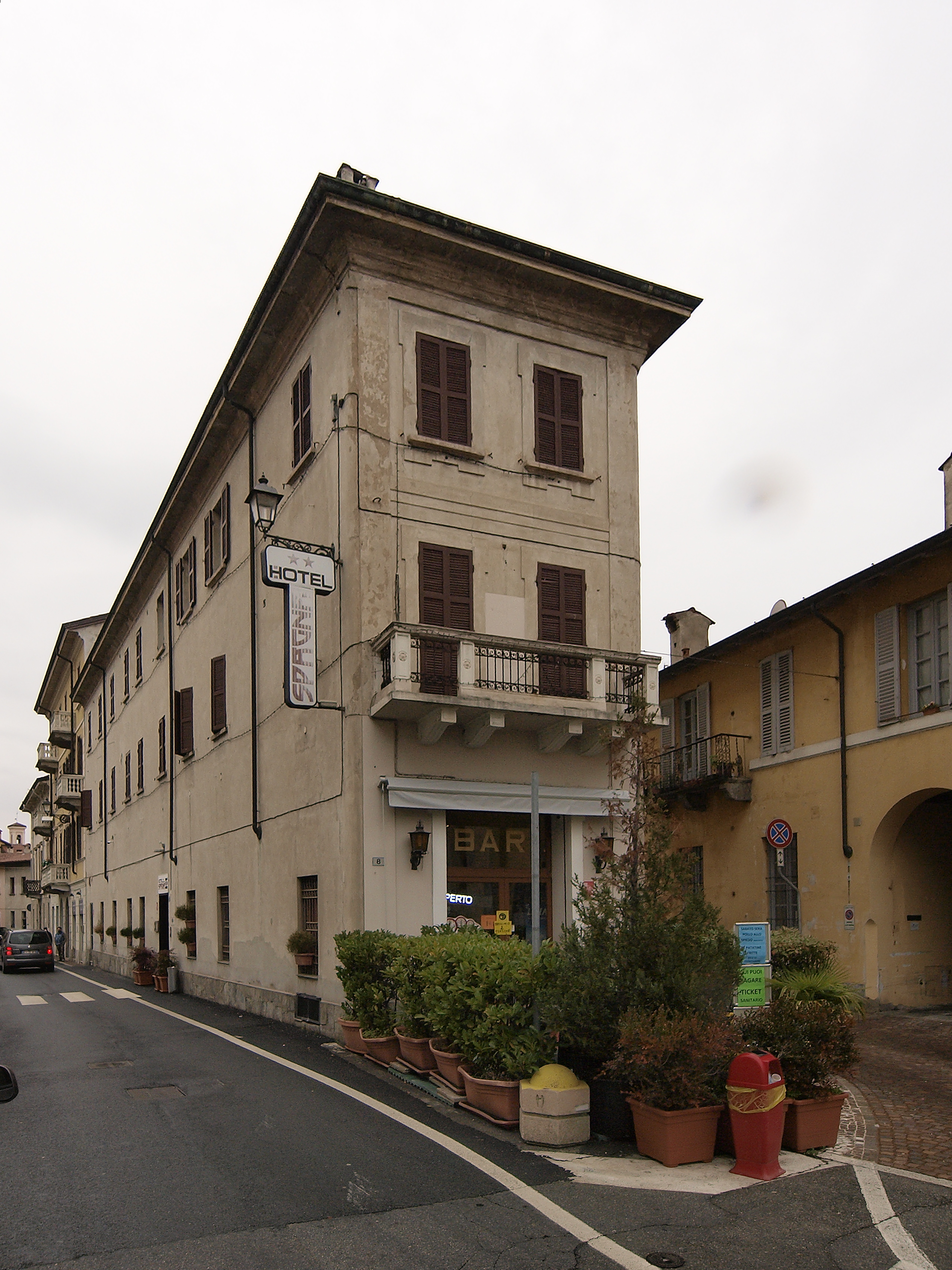 [casa in via S.Carlo, 10]