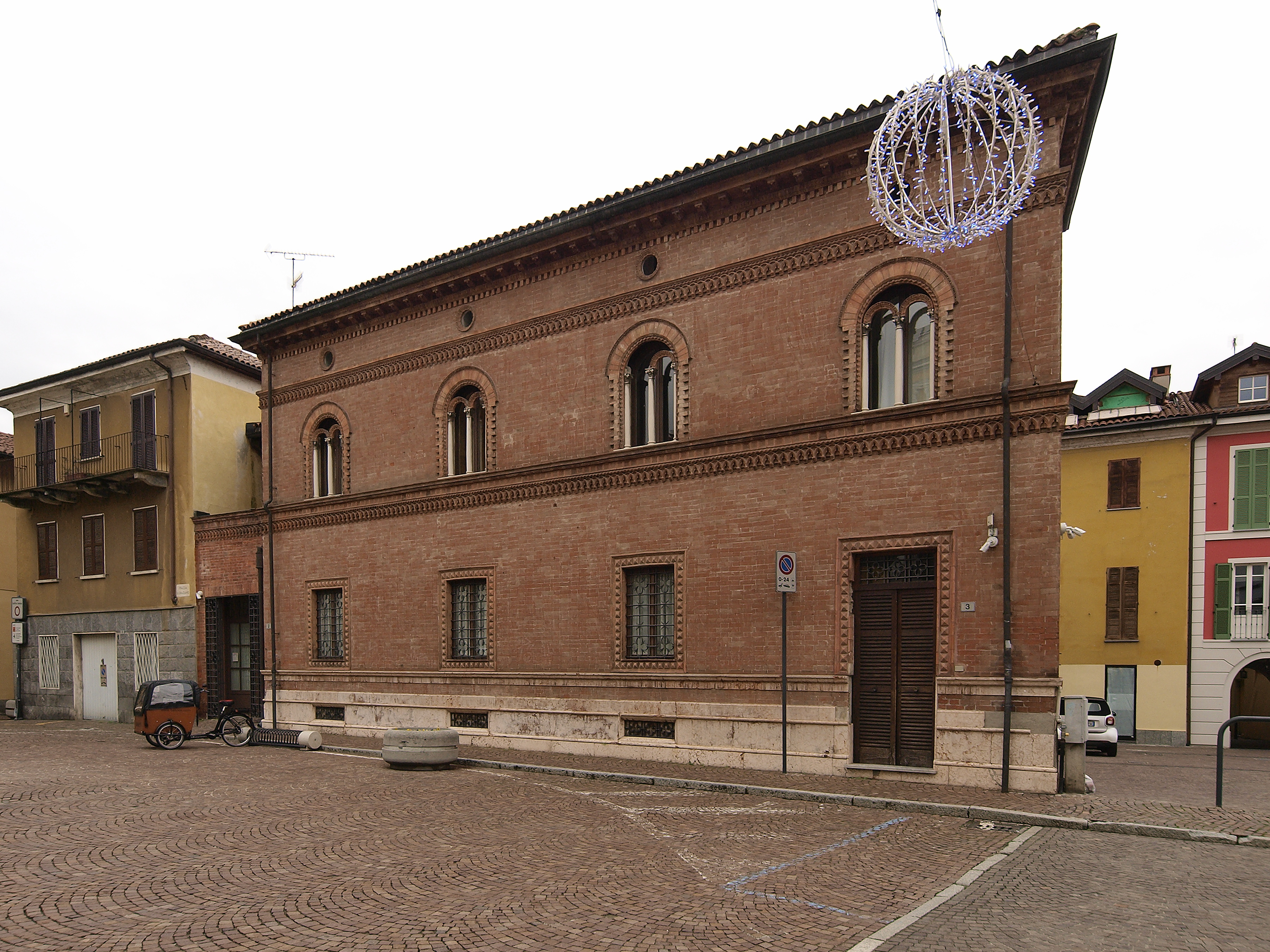 [palazzo in piazza S.Graziano, 3