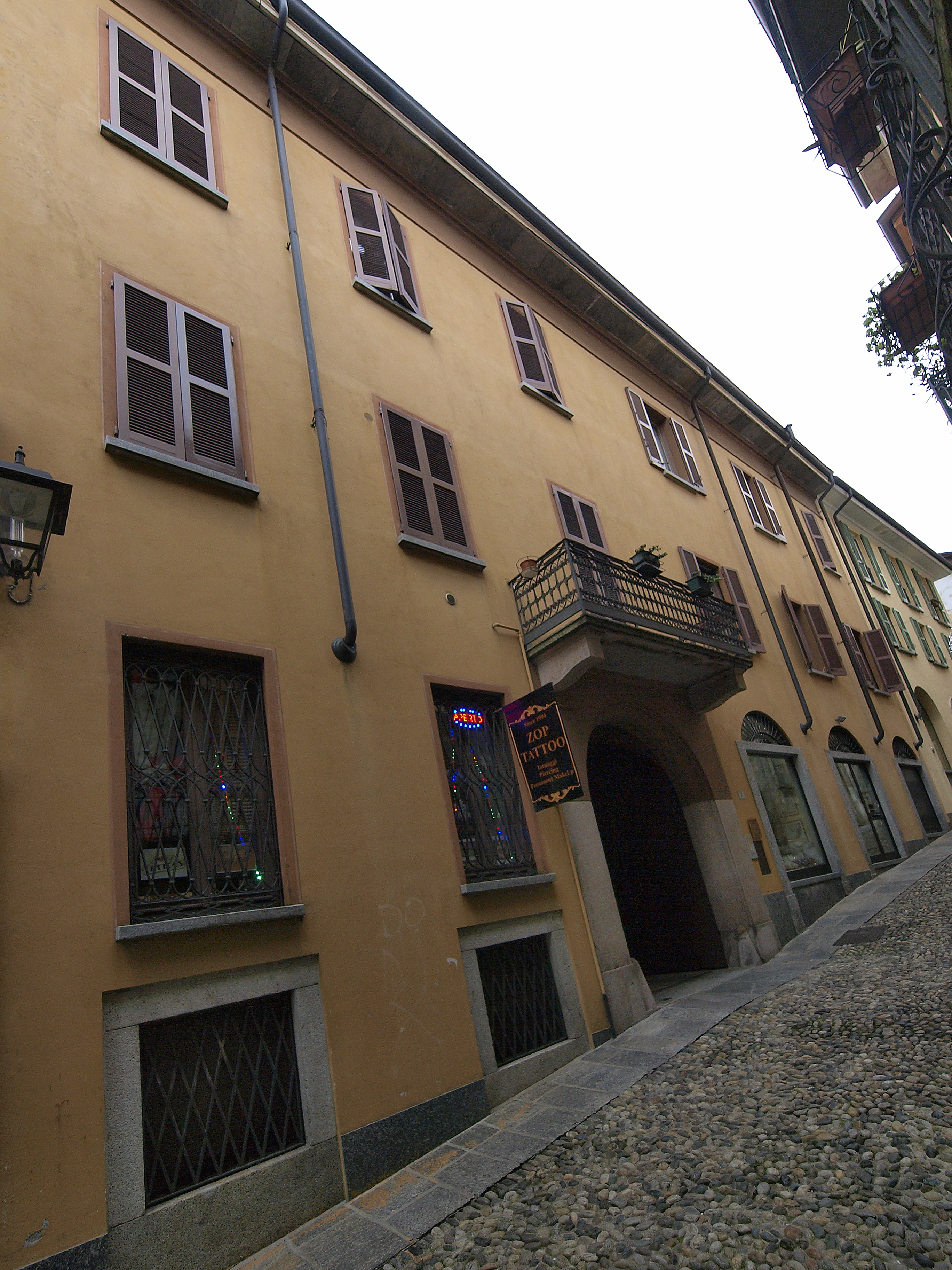 [palazzo in via Pertossi, 7]