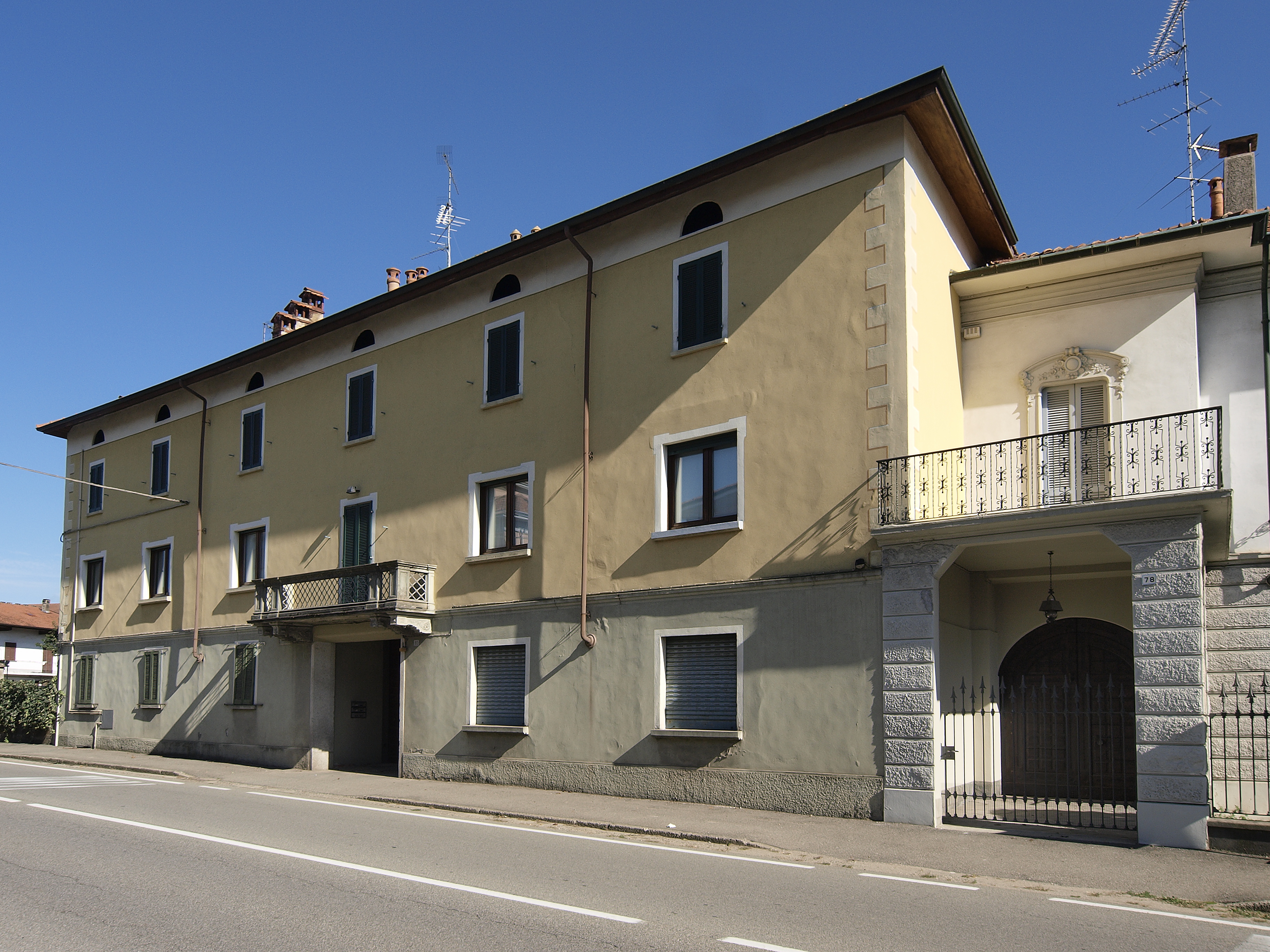 [Palazzo in Via Arona, 80]]