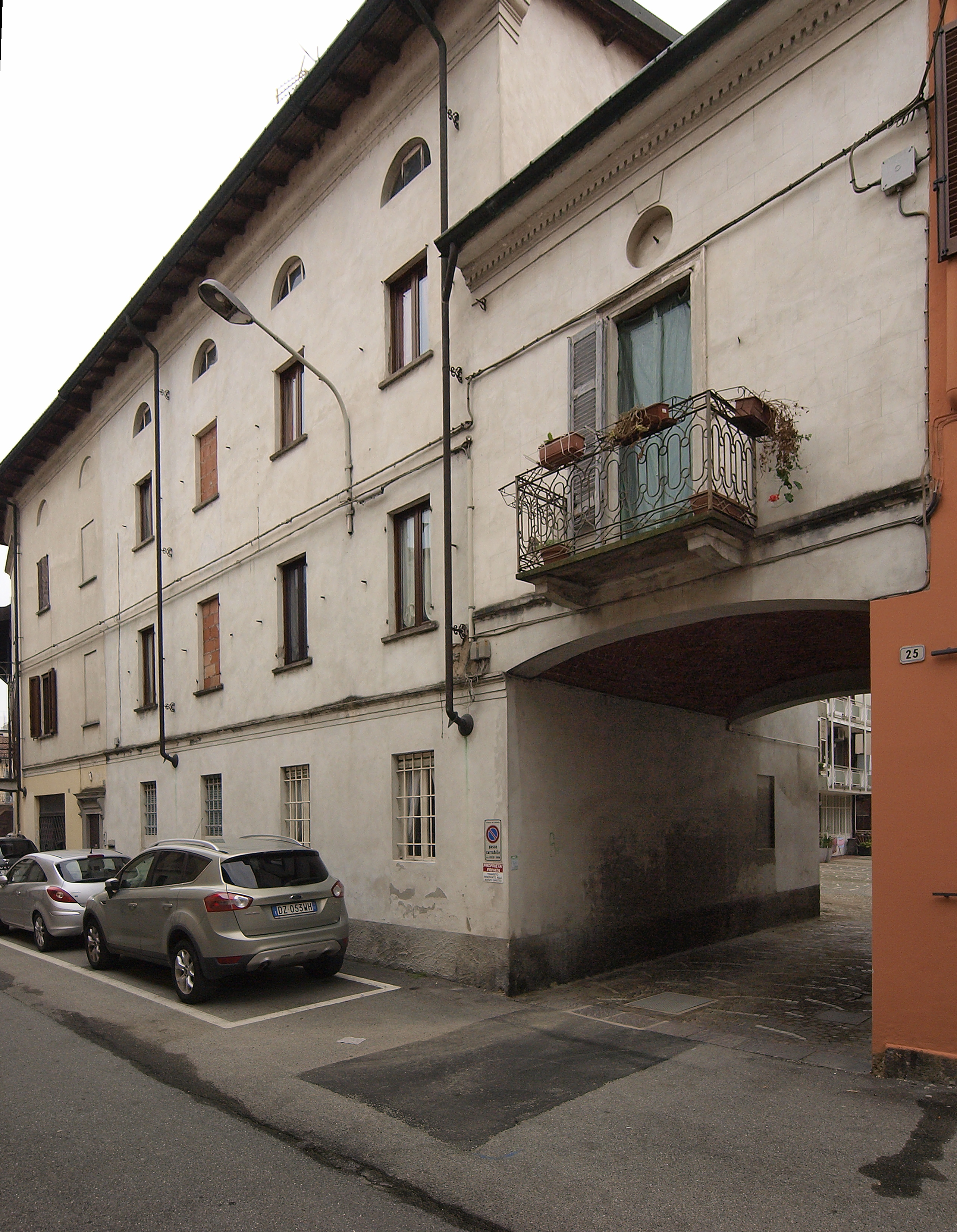 [Palazzo in Via Besozzi, 25]