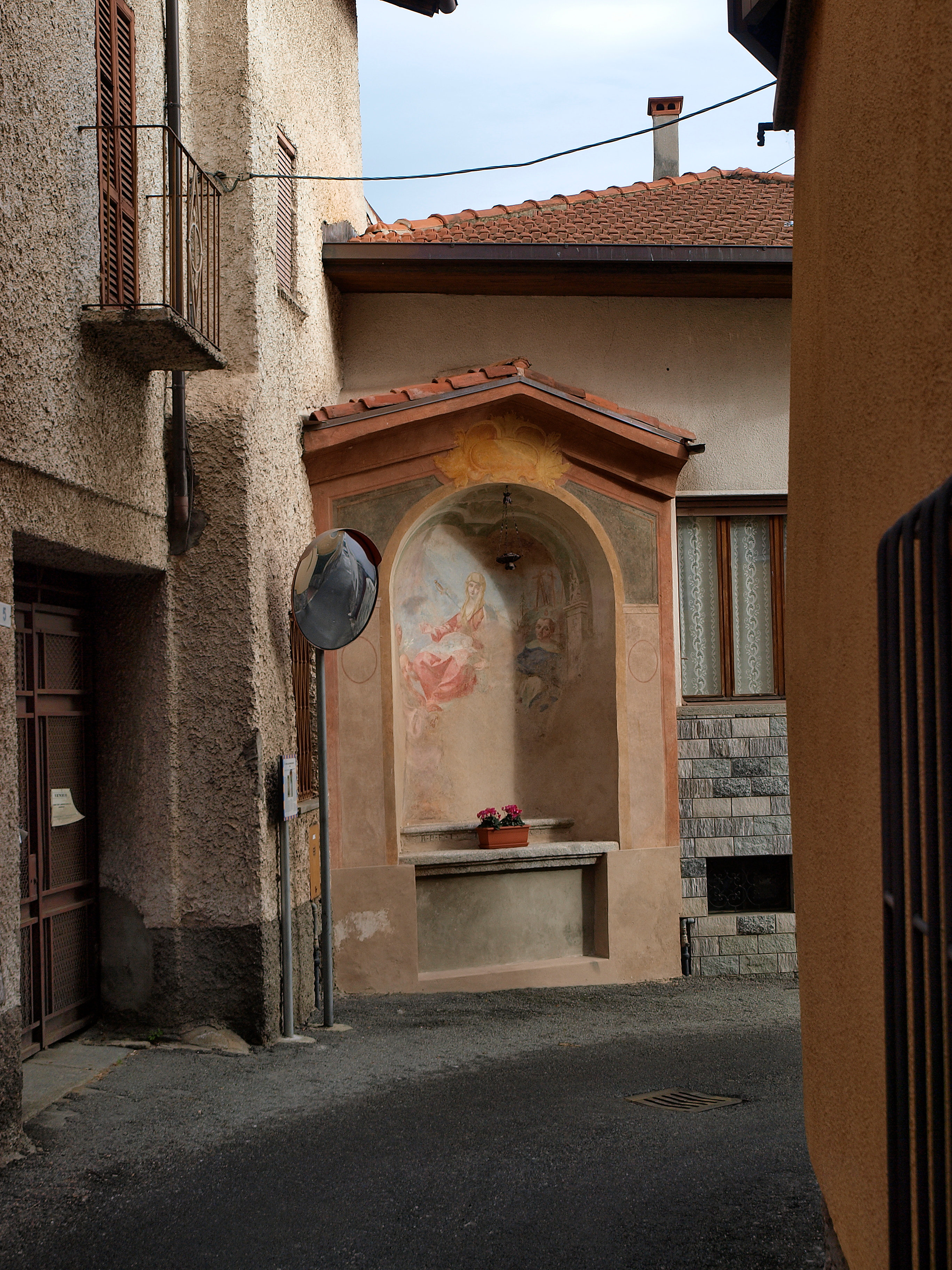 [edicola in via Natan]