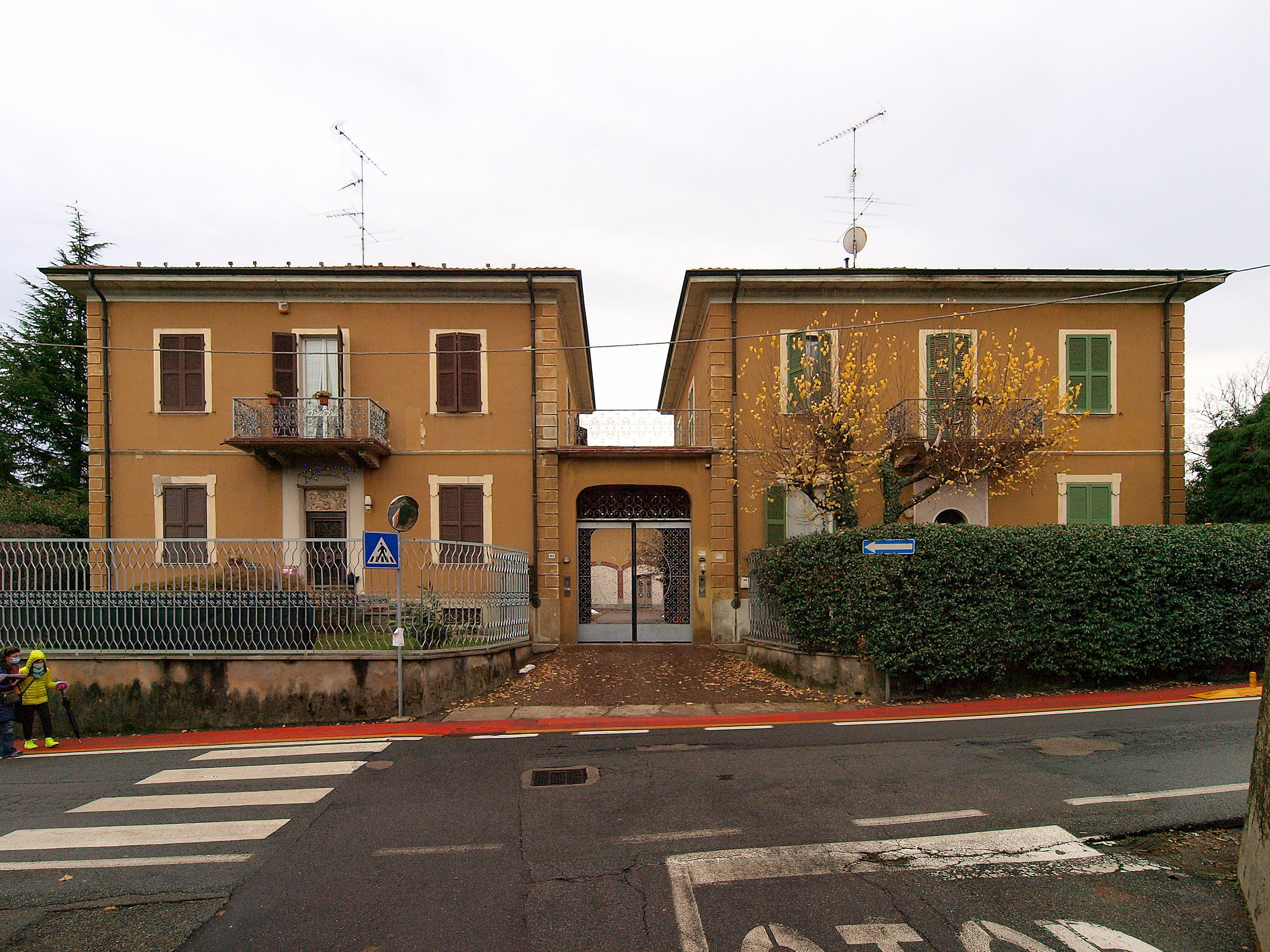 [villa in via Cesare Battisti, 42]