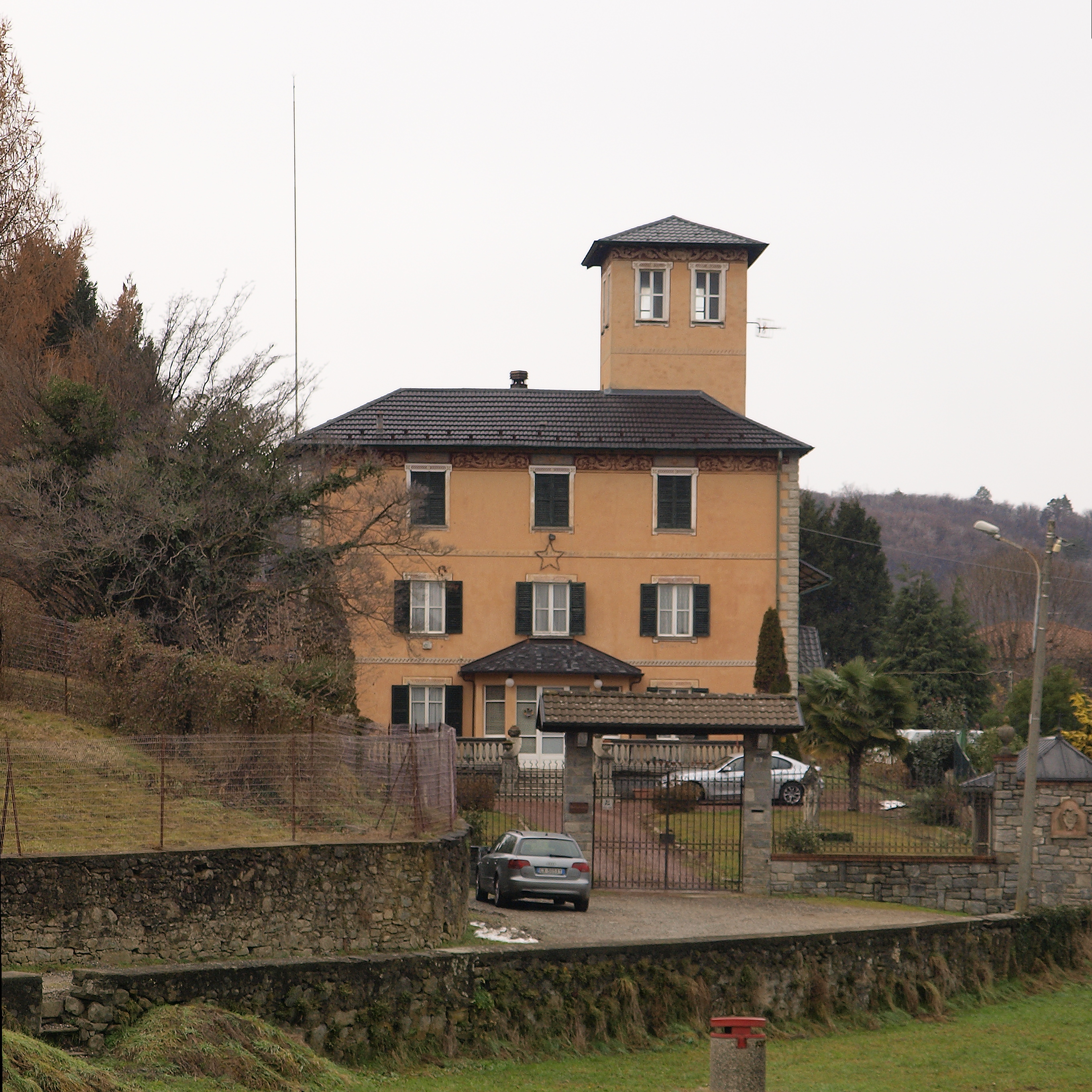 [villa in via Marconi, 10]
