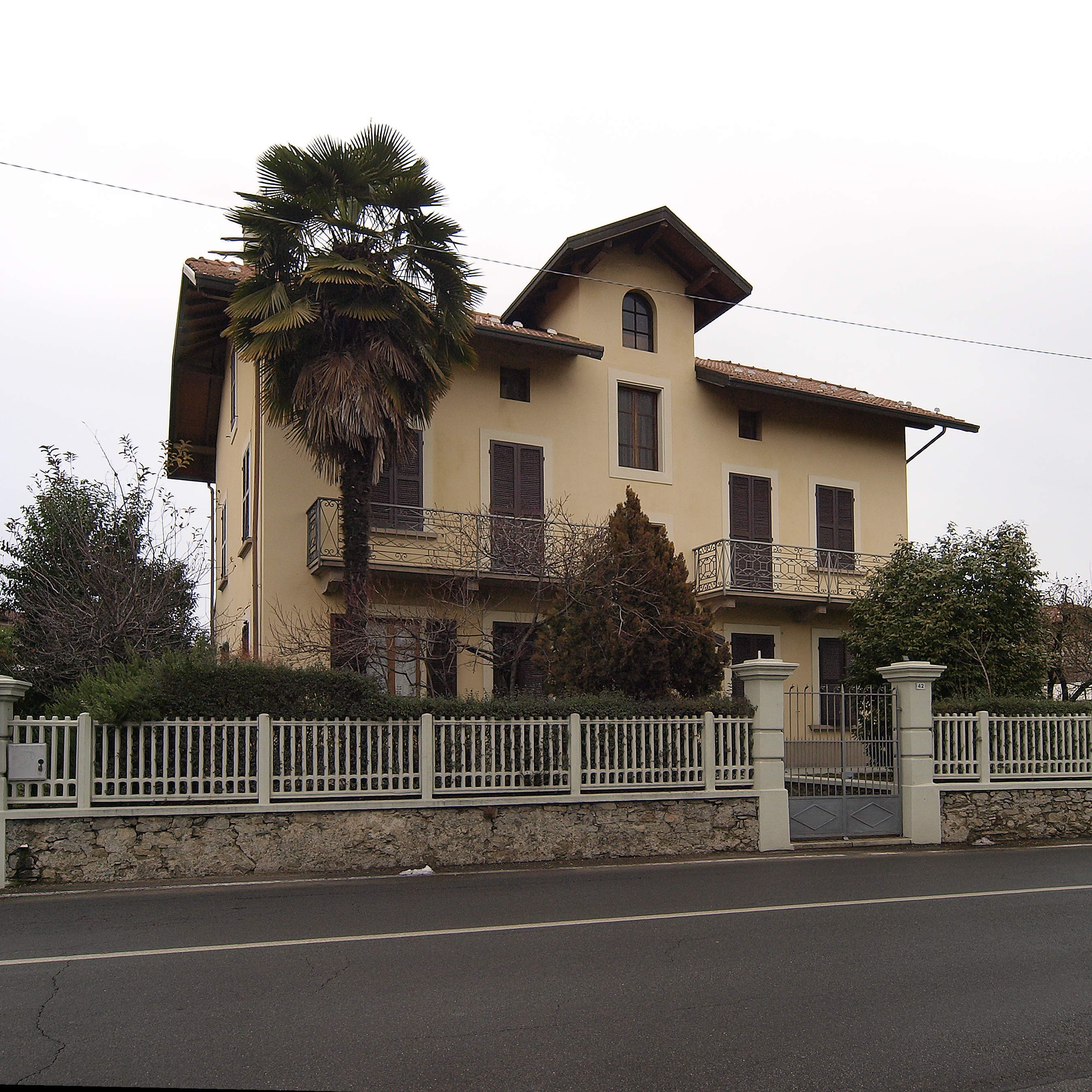 [villa in via Monte Rosa, 42]