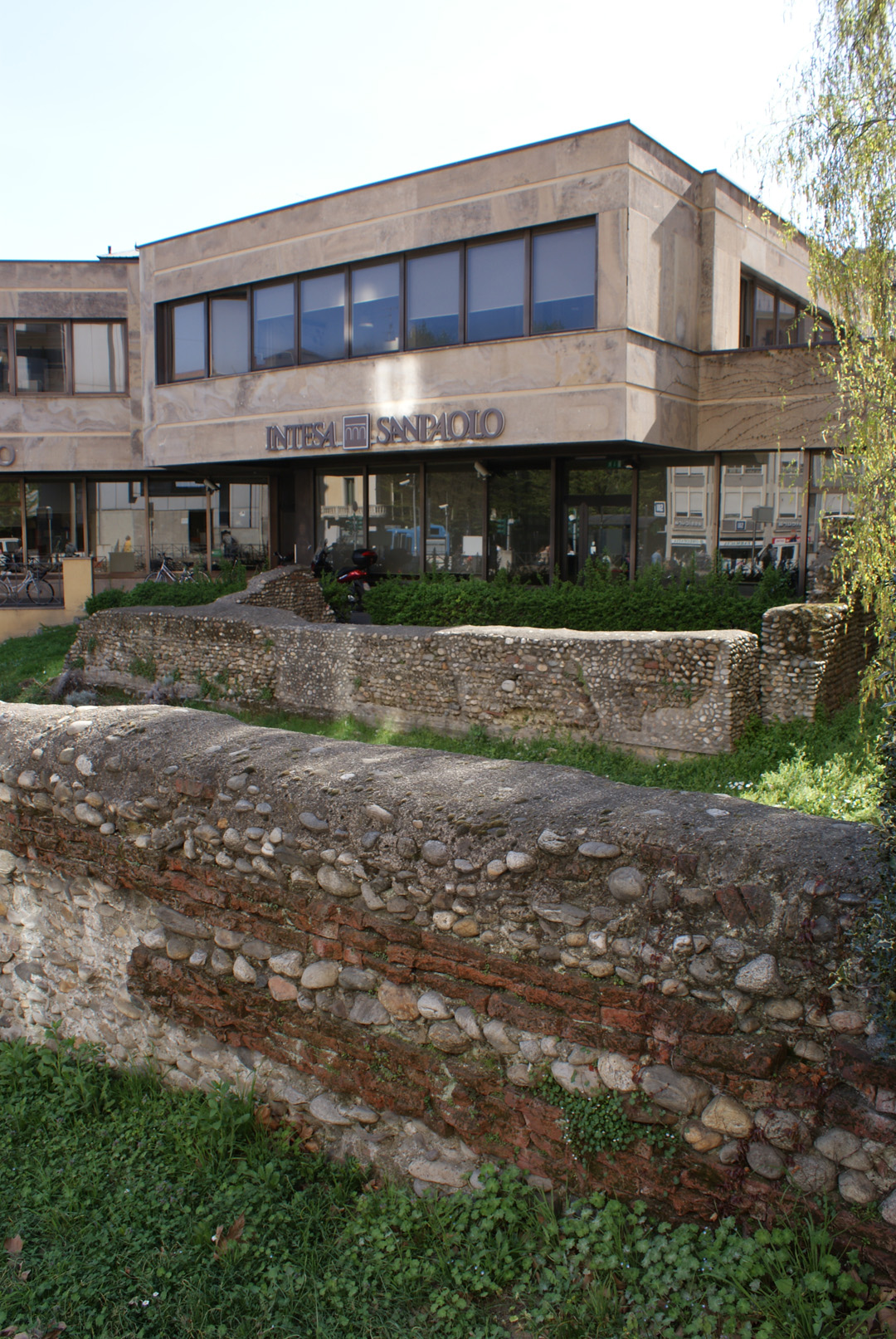 MURA E POSTERLA DI ETA' ROMANA