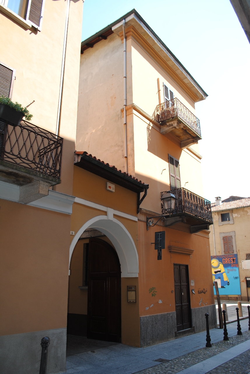 [Casa in via Cesare Magnani Ricotti, 9A, 11]