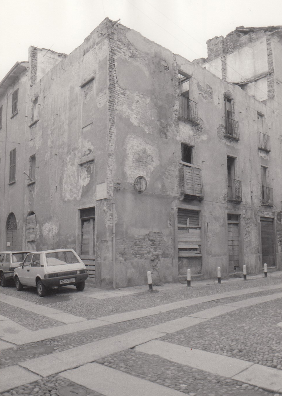 [Casa in via Ottaviano Fabrizio Mossotti, 13 ]