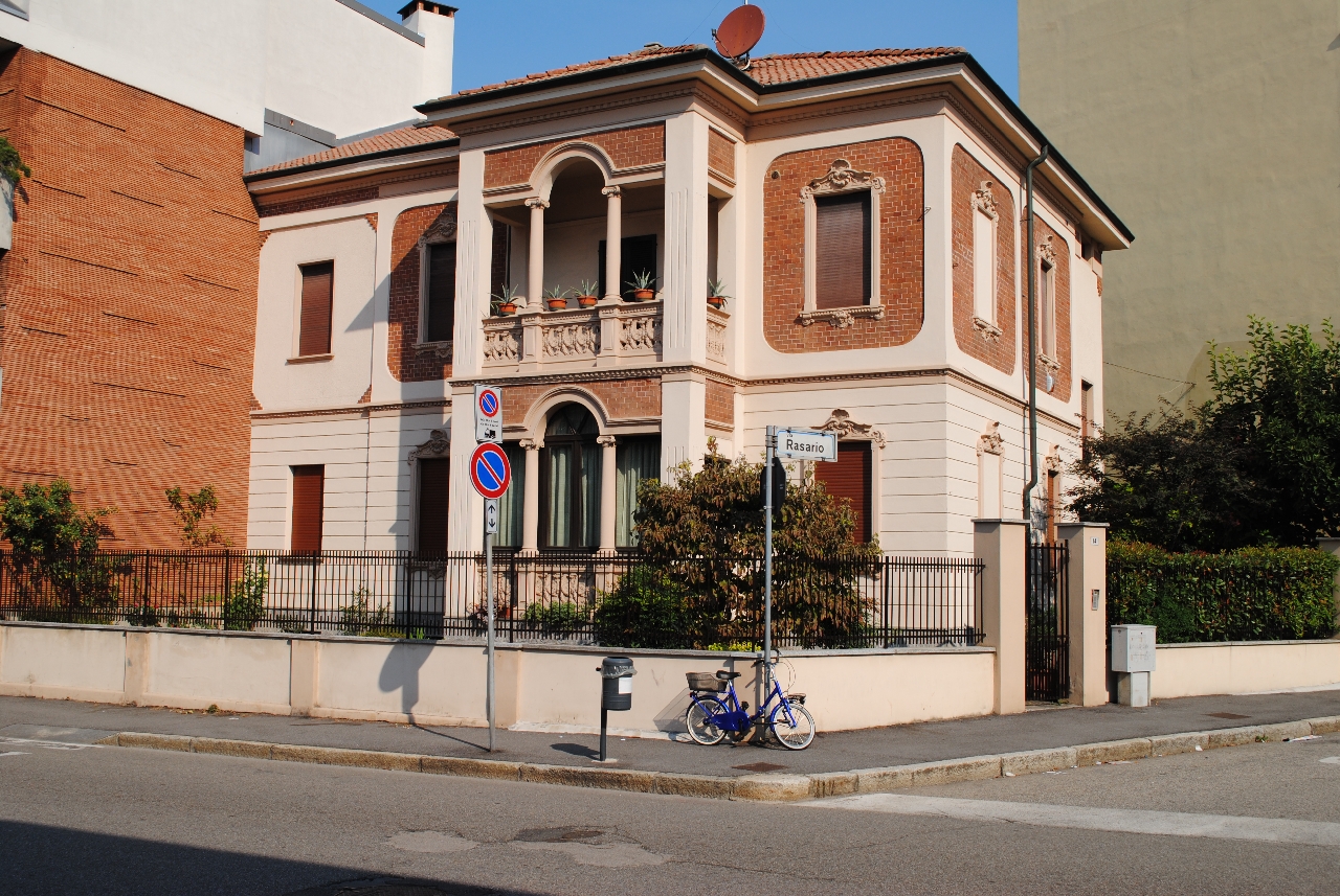 [Casa unifamiliare in via Rasario, 14]