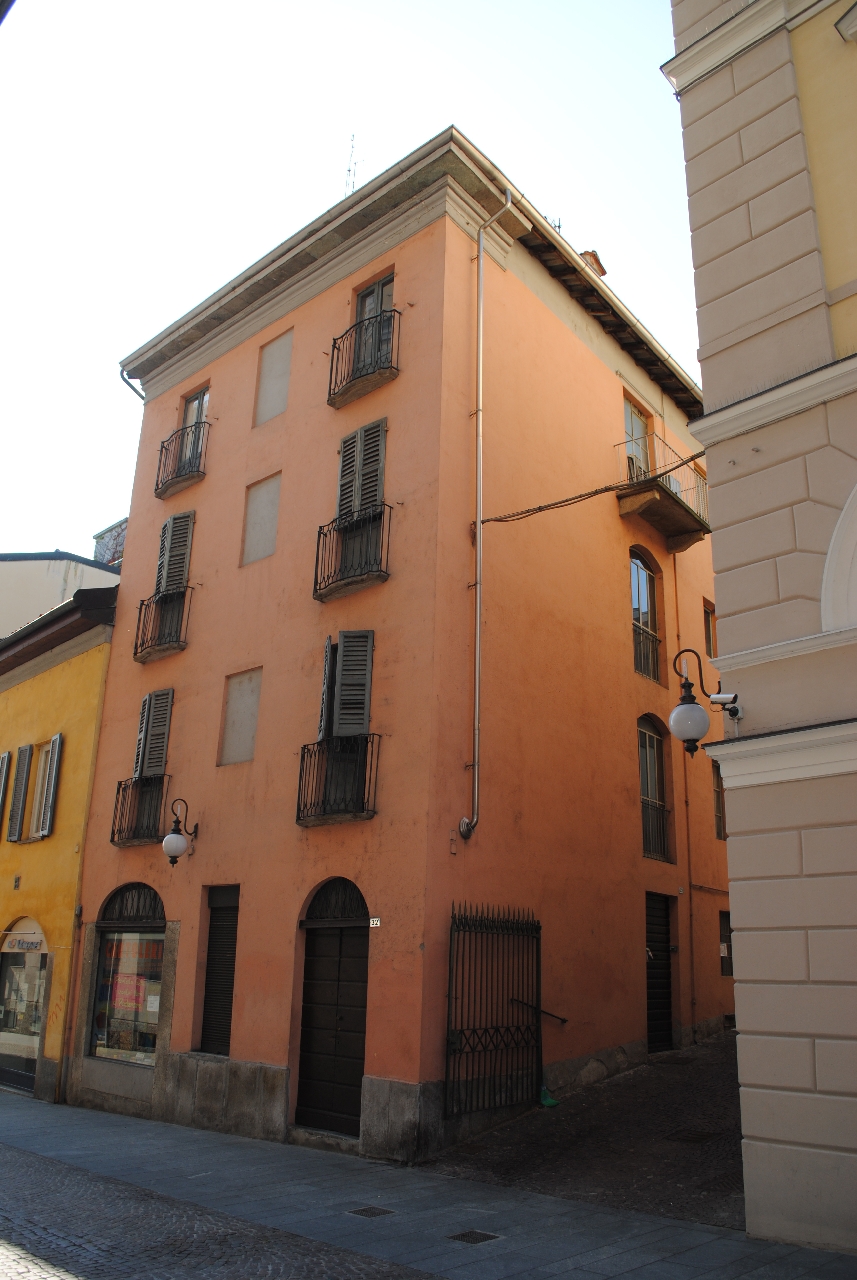[Caseggiato in Corso Felice Cavallotti, 32]