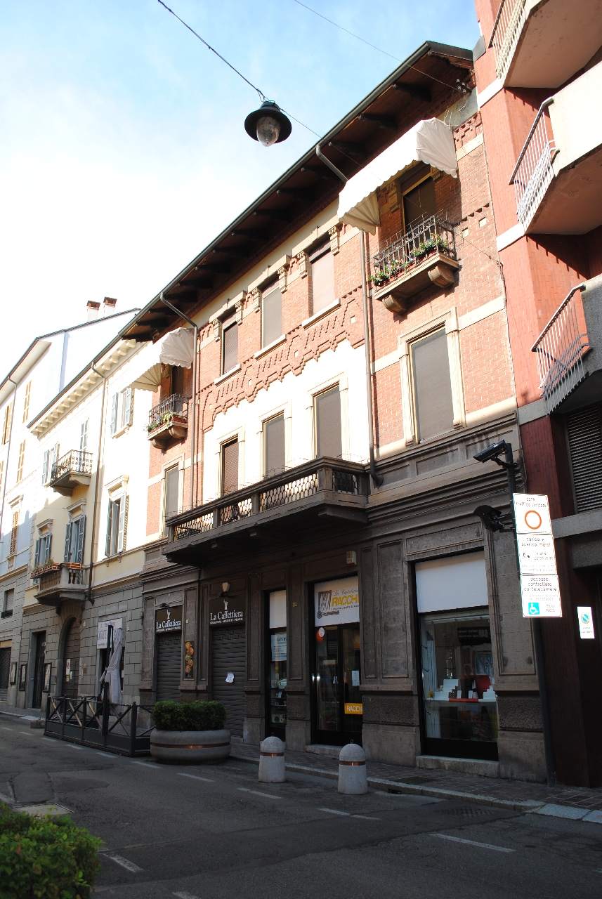 [Caseggiato in Corso Giuseppe Mazzini, 13E, 15, 15A, 17, 17A]