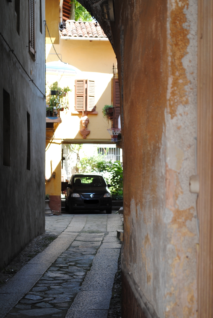 [Caseggiato in via Ottaviano Mossotti, 5]