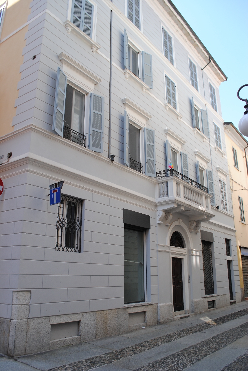 [Caseggiato in via dei Tornielli, 6B, 8]