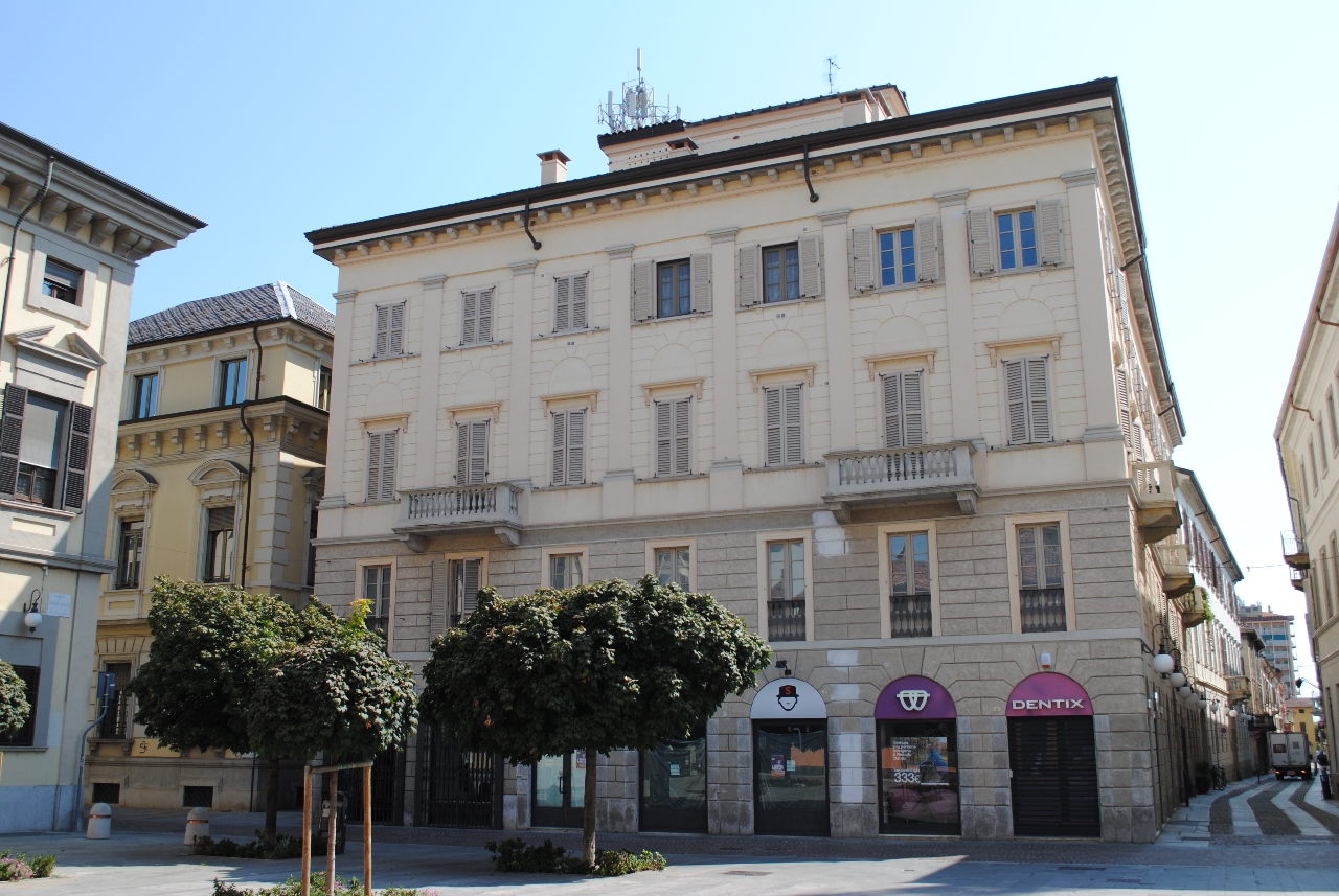 [Palazzo in Via dei Tornielli, 1, 1A, 1B, 1C]