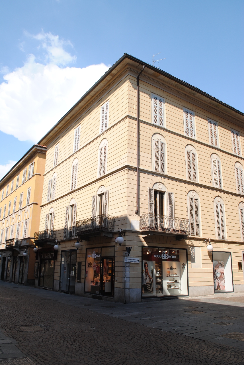 [Palazzo in corso Camillo Cavour, 8]