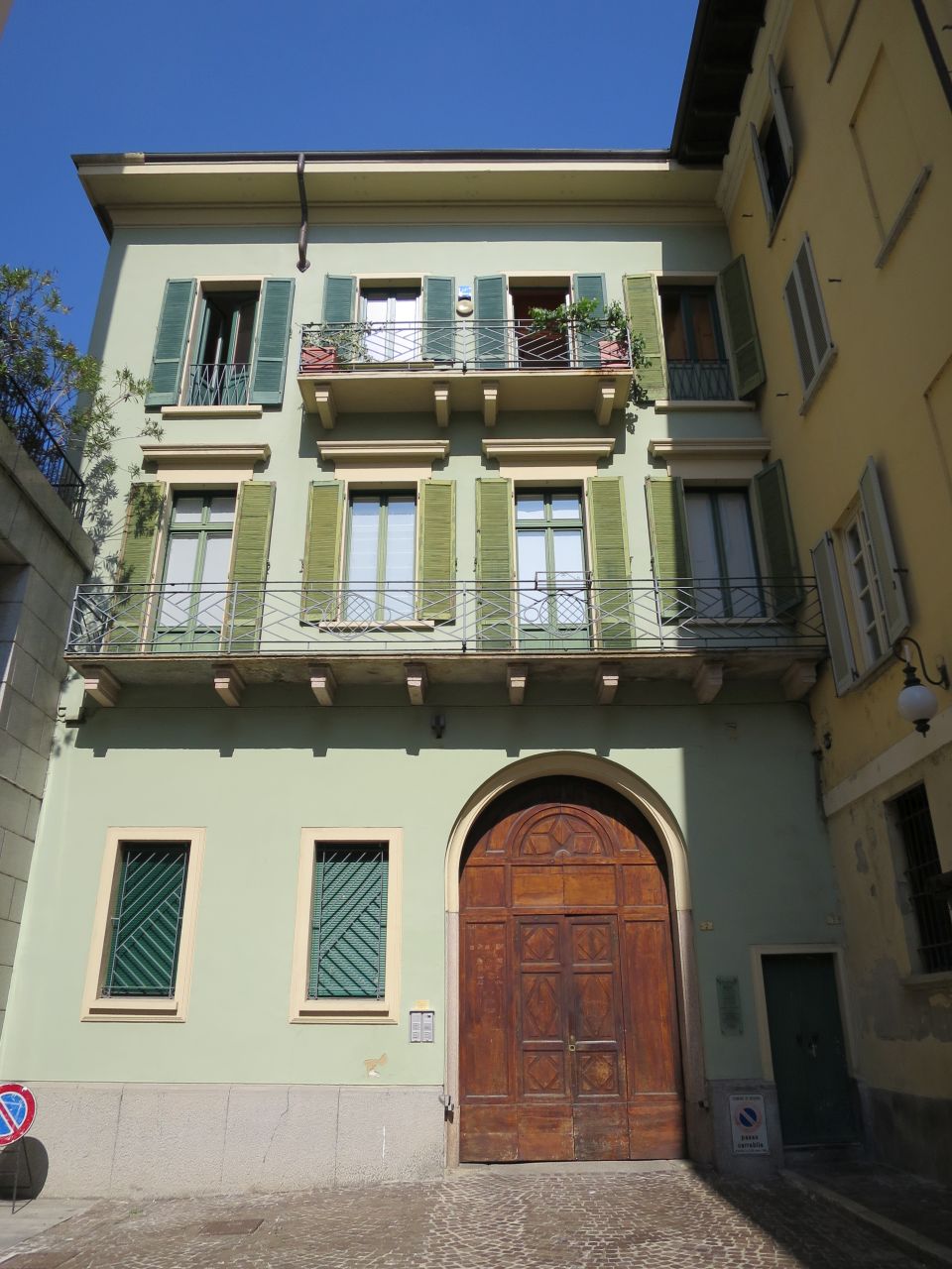 casa di civile abitazione in largo Cavallazzi 2, 3