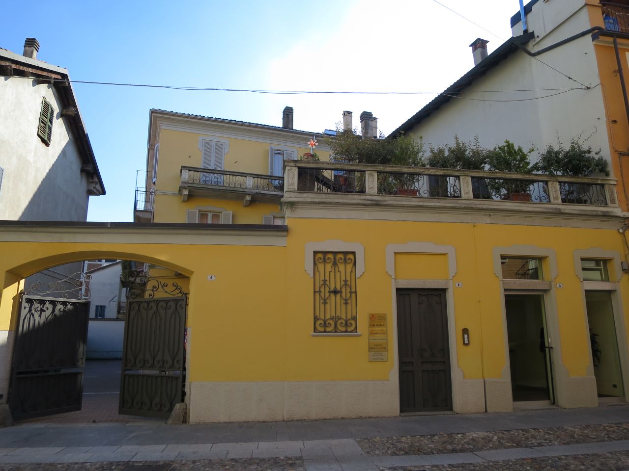 casa in via Perrone 8A, 8, 6B