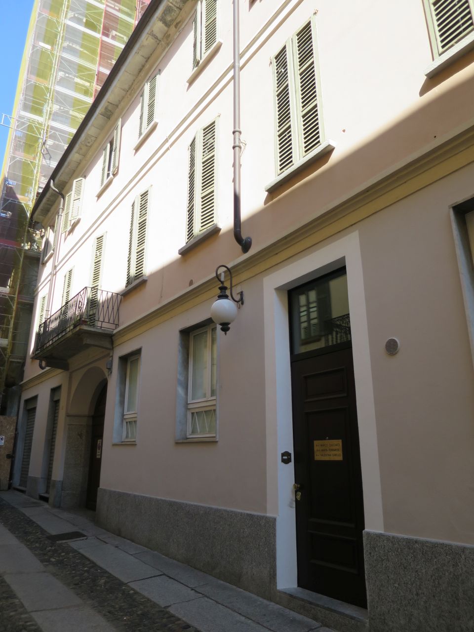 caseggiato in via Ottaviano Mossotti 3