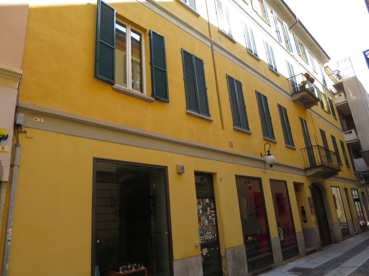 caseggiato in via Ottaviano Mossotti 7