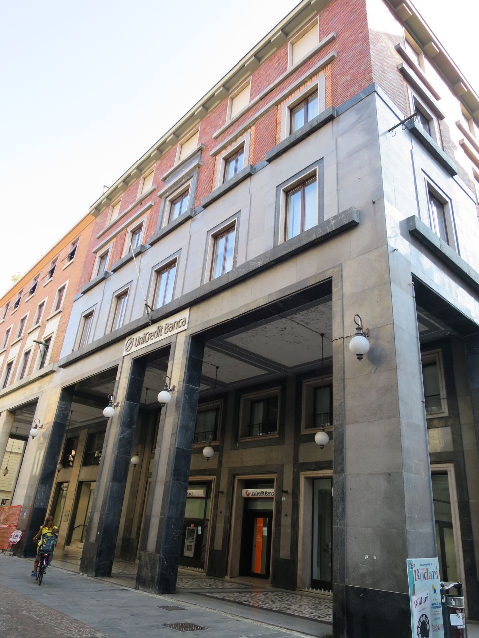 edificio di civile abitazione in corso Cavour 6, 6A