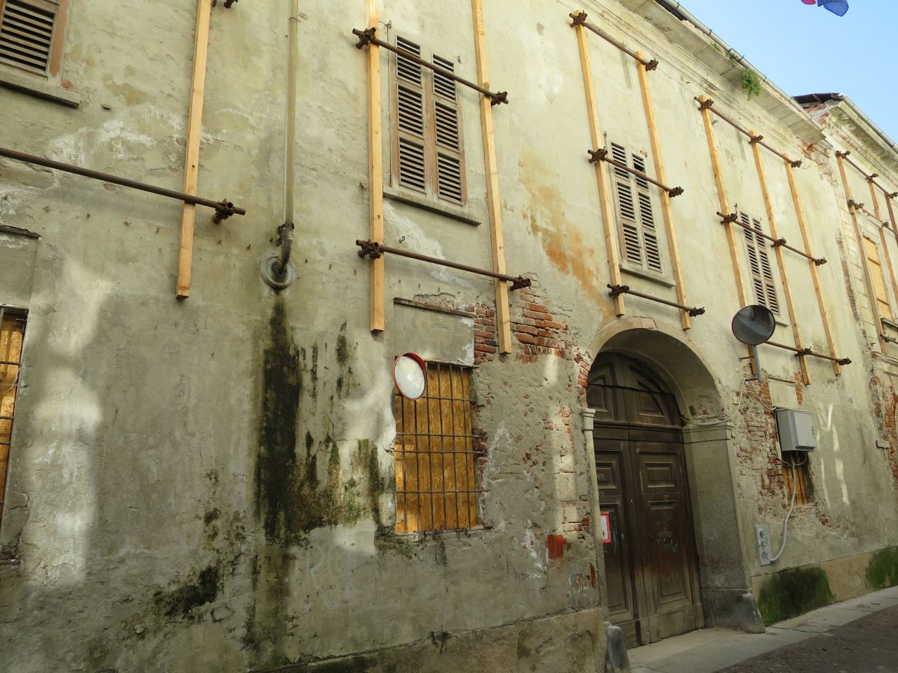 edificio di civile abitazione in via Mario Greppi 10