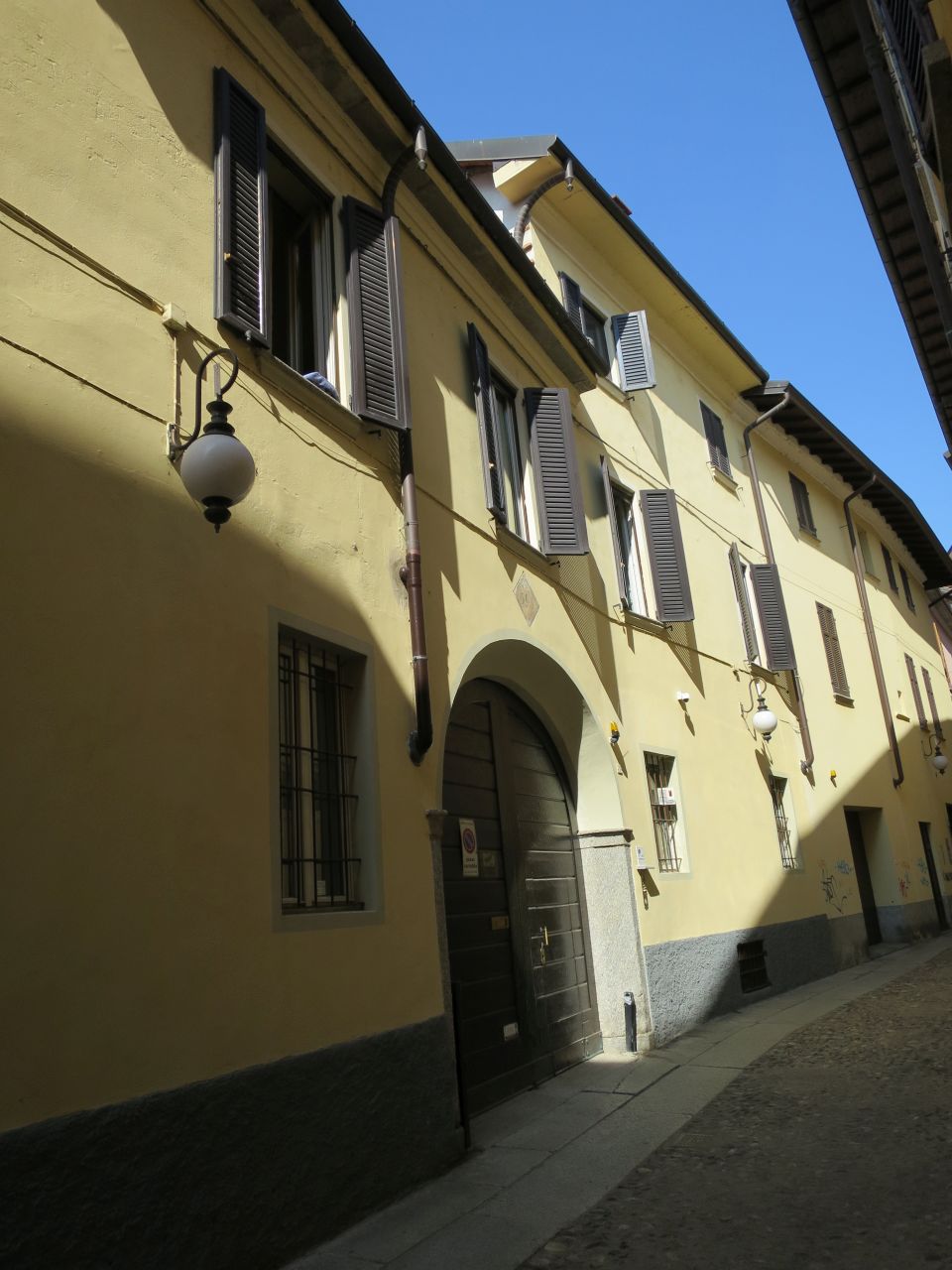 edificio di civile abitazione in vicolo della Caccia 1, 1A, 1B, 3, 3A