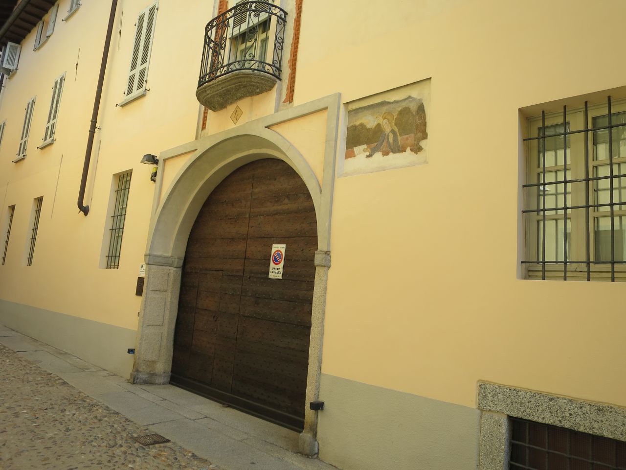 edificio di civile abitazione in vicolo della Caccia 4