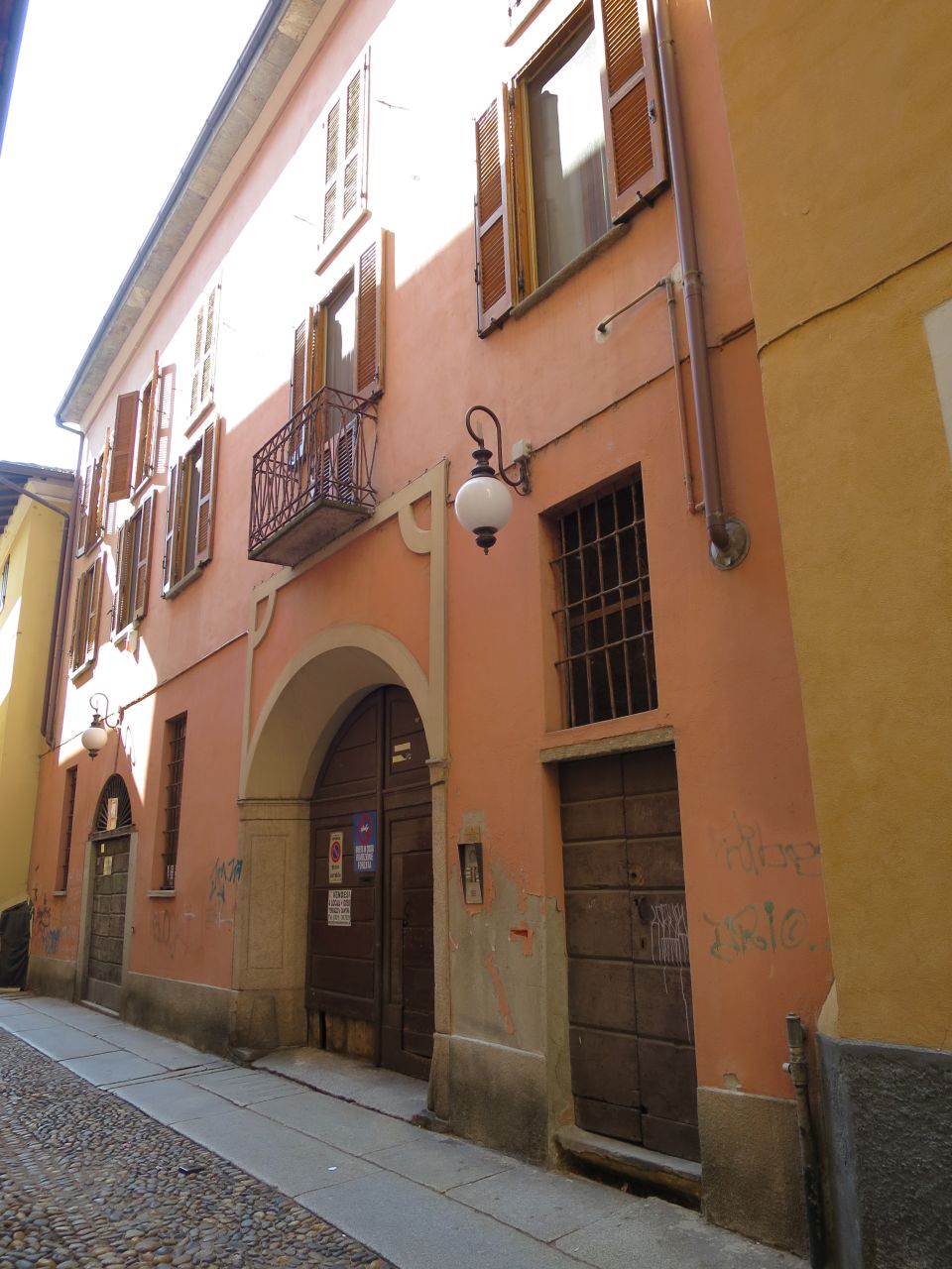 edificio di civile abitazione in vicolo della Caccia 5