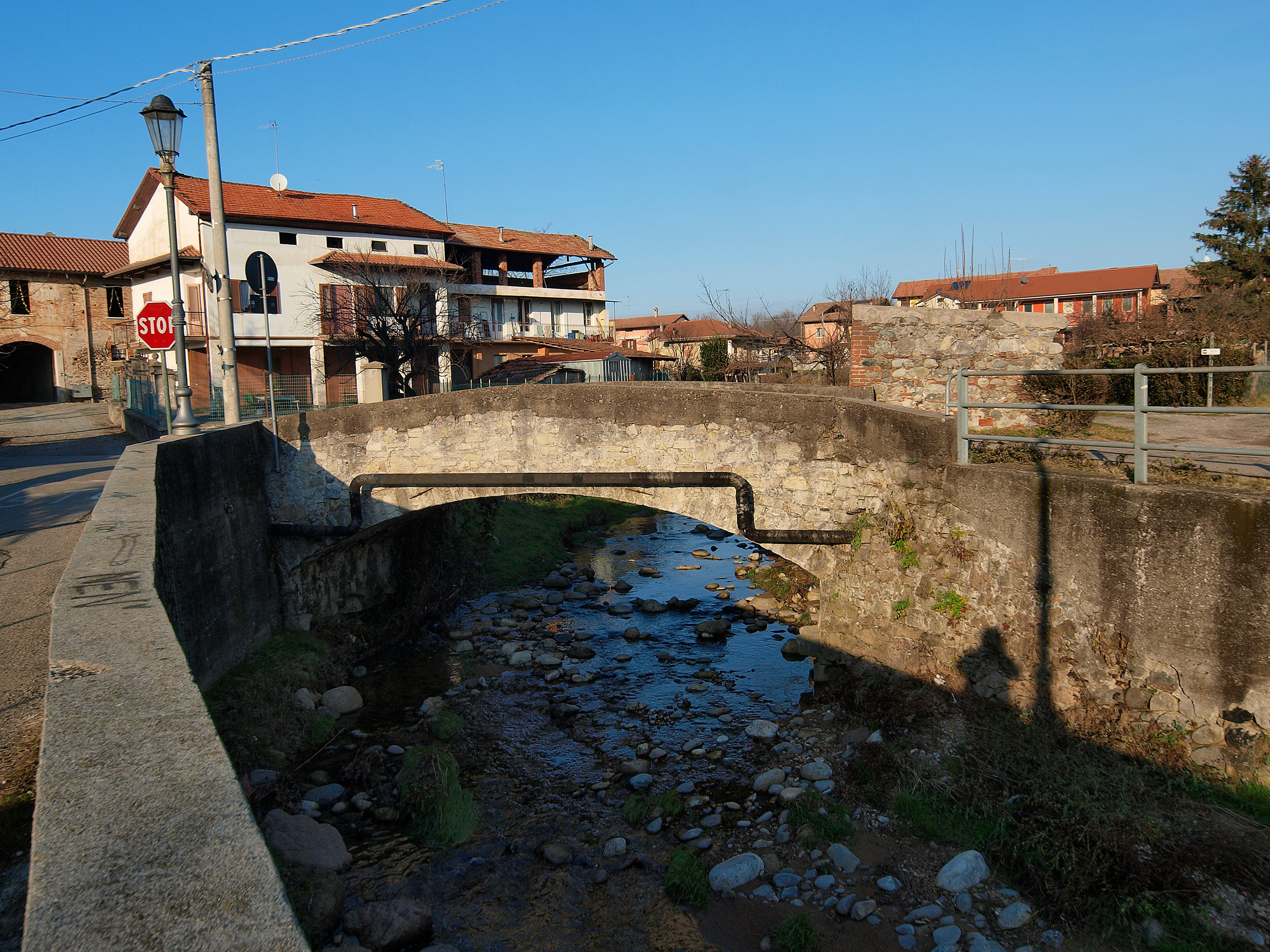 Ponte sul torrente Roccia