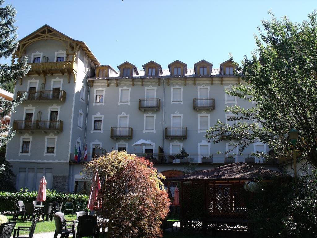 Grand Hotel
