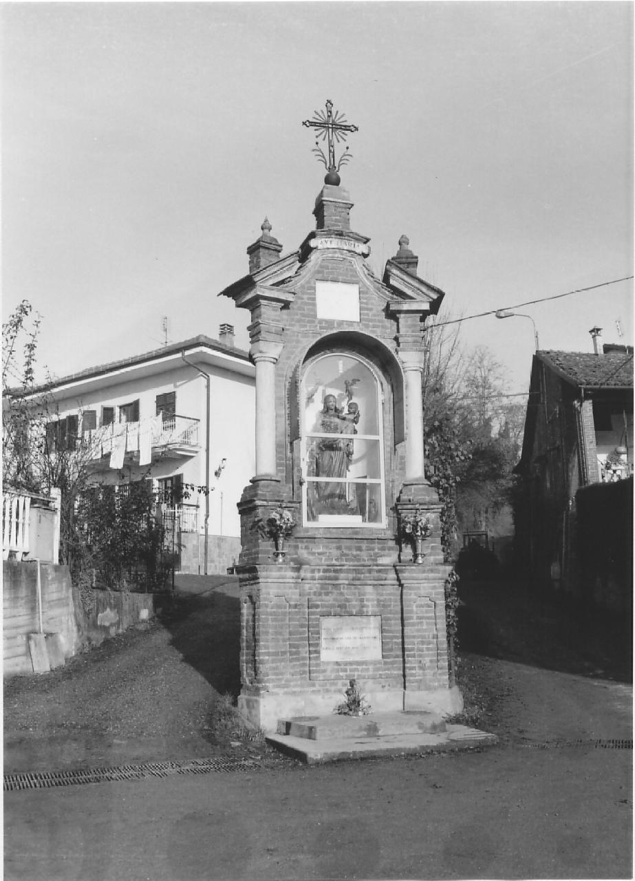 Pilone dedicato alla Madonna