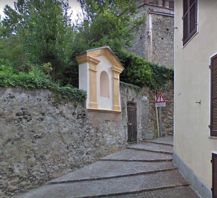 [Pilone in Via Chiesa]