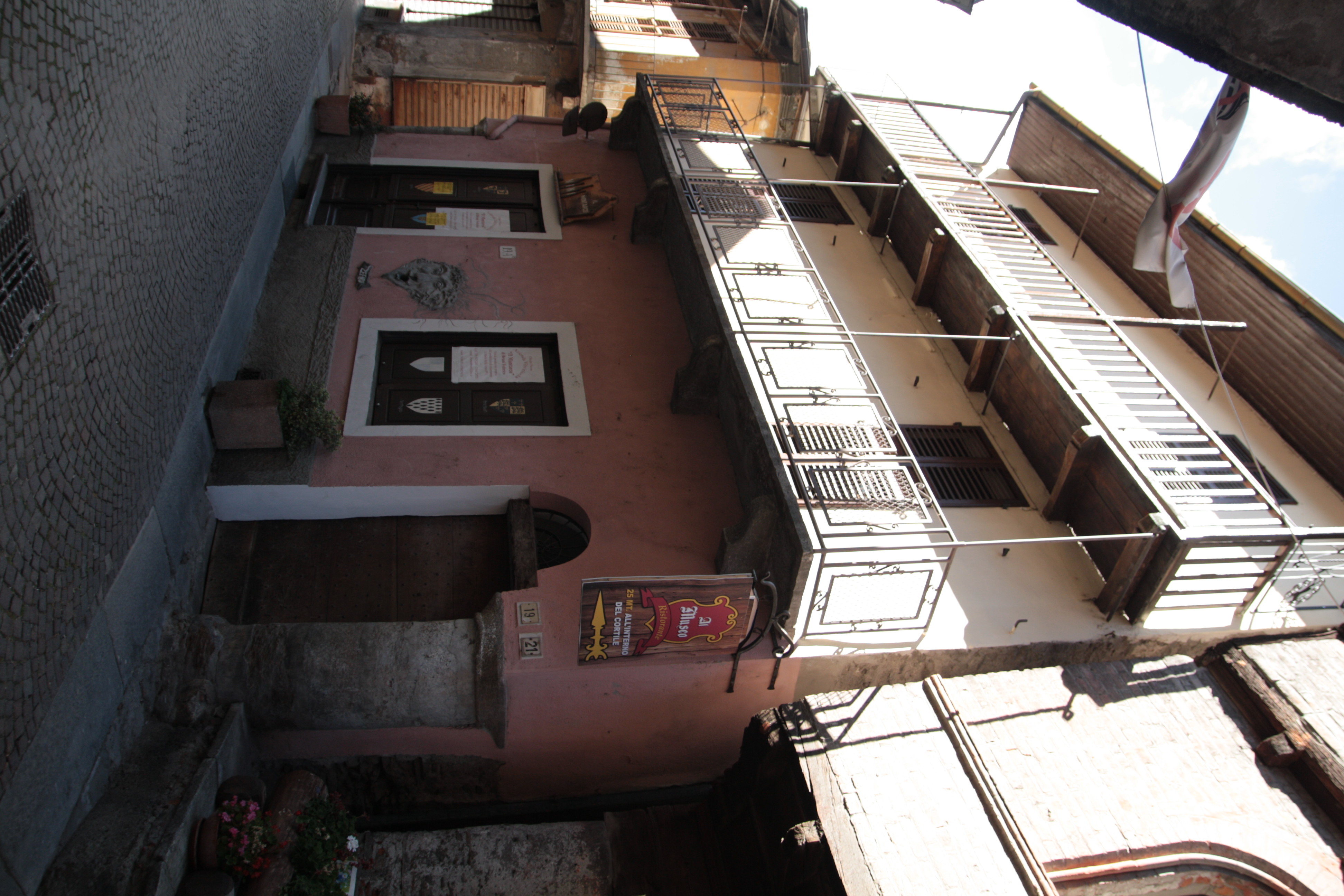 Casa di abitazione e botteghe